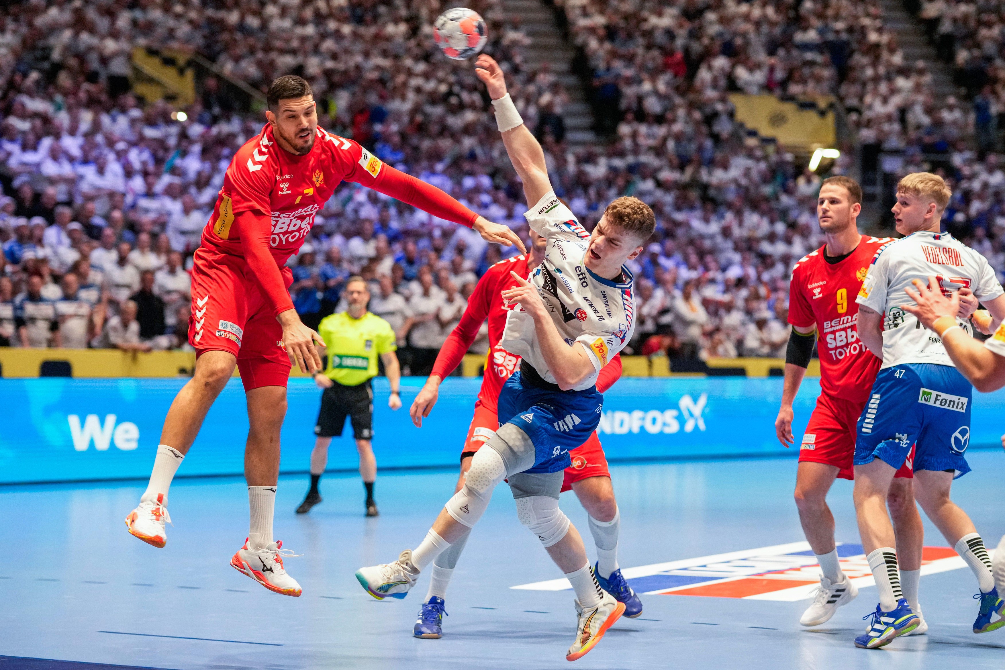 Bærum 20260118. Faroe Islands' Óli Mittún during the European Championship handball match between the Faroe Islands and Montenegro in Unity Arena. Photo: Cornelius Poppe / NTB   This text is auto translated