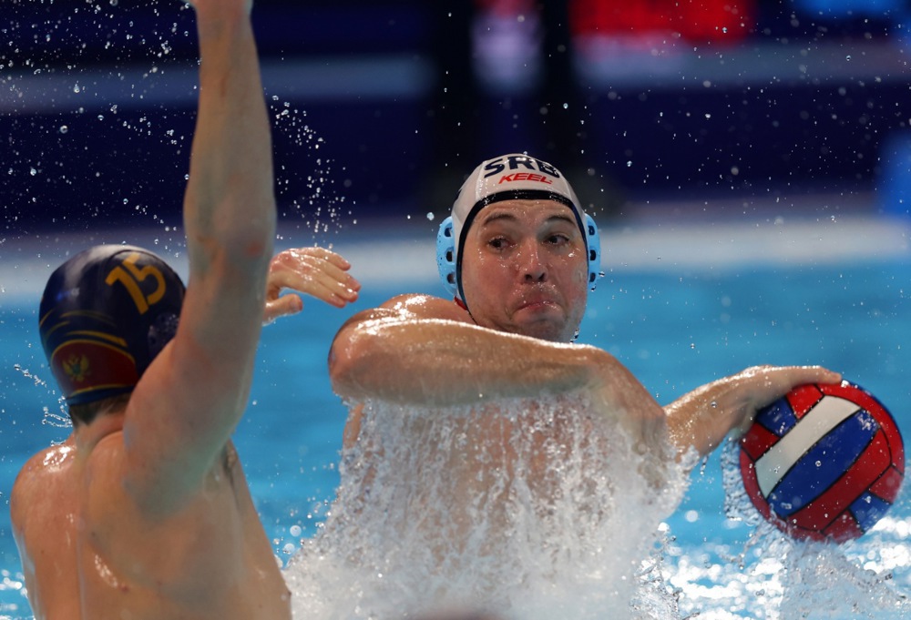 epa12665675 Serbia's Dusan Mandic (R) in action against Montenegro's Strahinja Gojkovic (L) during the European Aquatics Men's Water Polo Championship Group II match between Serbia and Montenegro in Belgrade, Serbia, 20 January 2026.  EPA/ANDREJ CUKIC