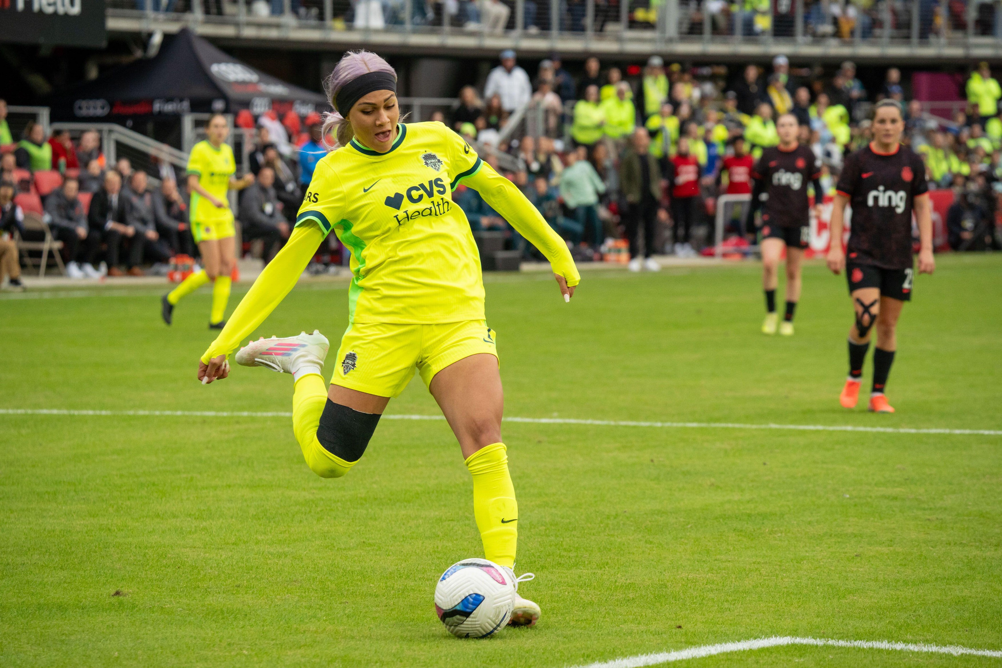 Washington, DC, United States. 15th Nov, 2025. Washington, DC, United States, November 15th 2025: Trinity Rodman (2 Washington Spirit) shoots the ball during the National Women's Soccer League semifinal match between the Washington Spirit and Portland Tho