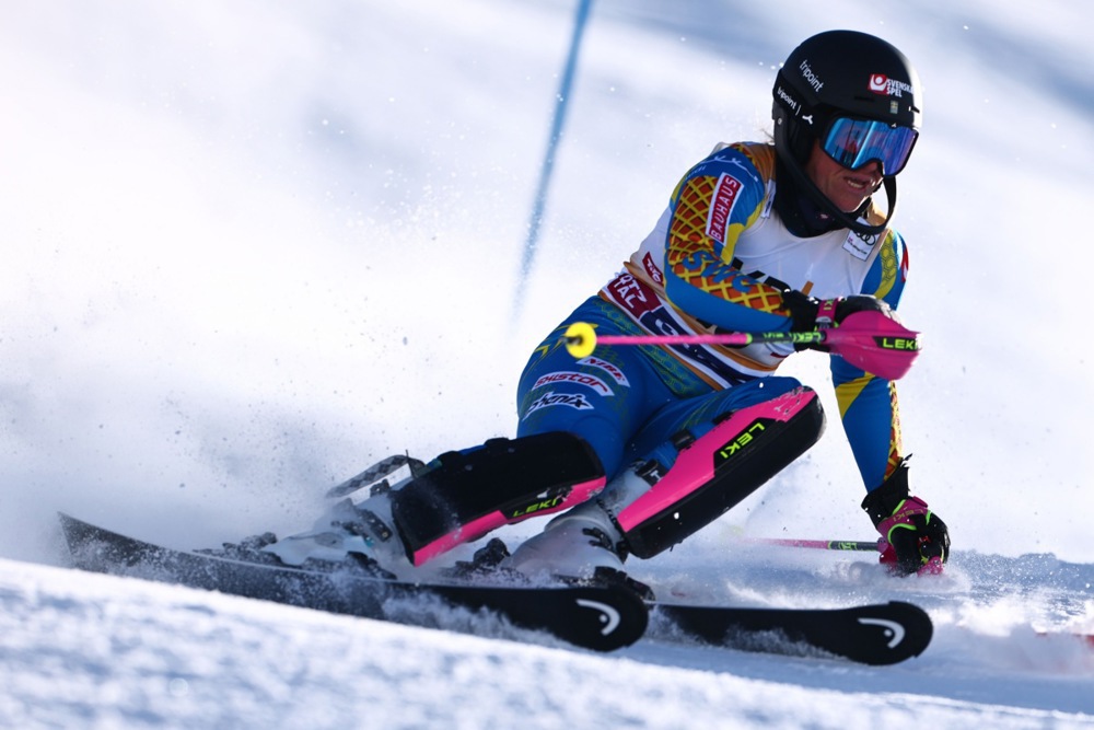 epa12543936 Sara Hector of Sweden competes in the first run of the Women's Alpine Skiing World Cup Slalom in Gurgl, Austria, 23 November 2025.  EPA/ANNA SZILAGYI