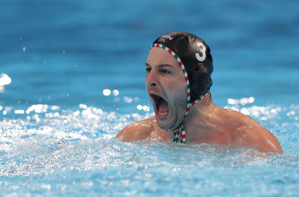 epa12665269 Hungary's Krisztian Manhercz reacts during the European Aquatics Men's Water Polo Championship Group II match between Spain and Hungary in Belgrade, Serbia, 20 January 2026.  EPA/ANDREJ CUKIC
