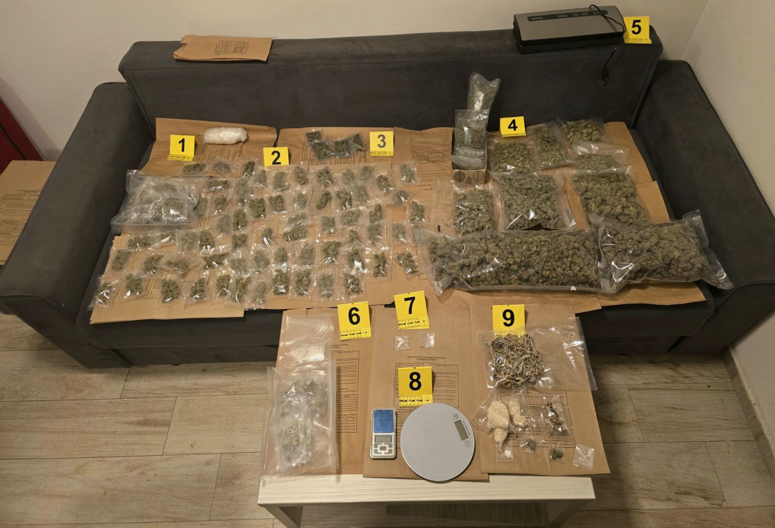 MUP - Saopstenje - Hapsenje - Neovlascena proizvodnja i stavljanje u promet opojnih droga