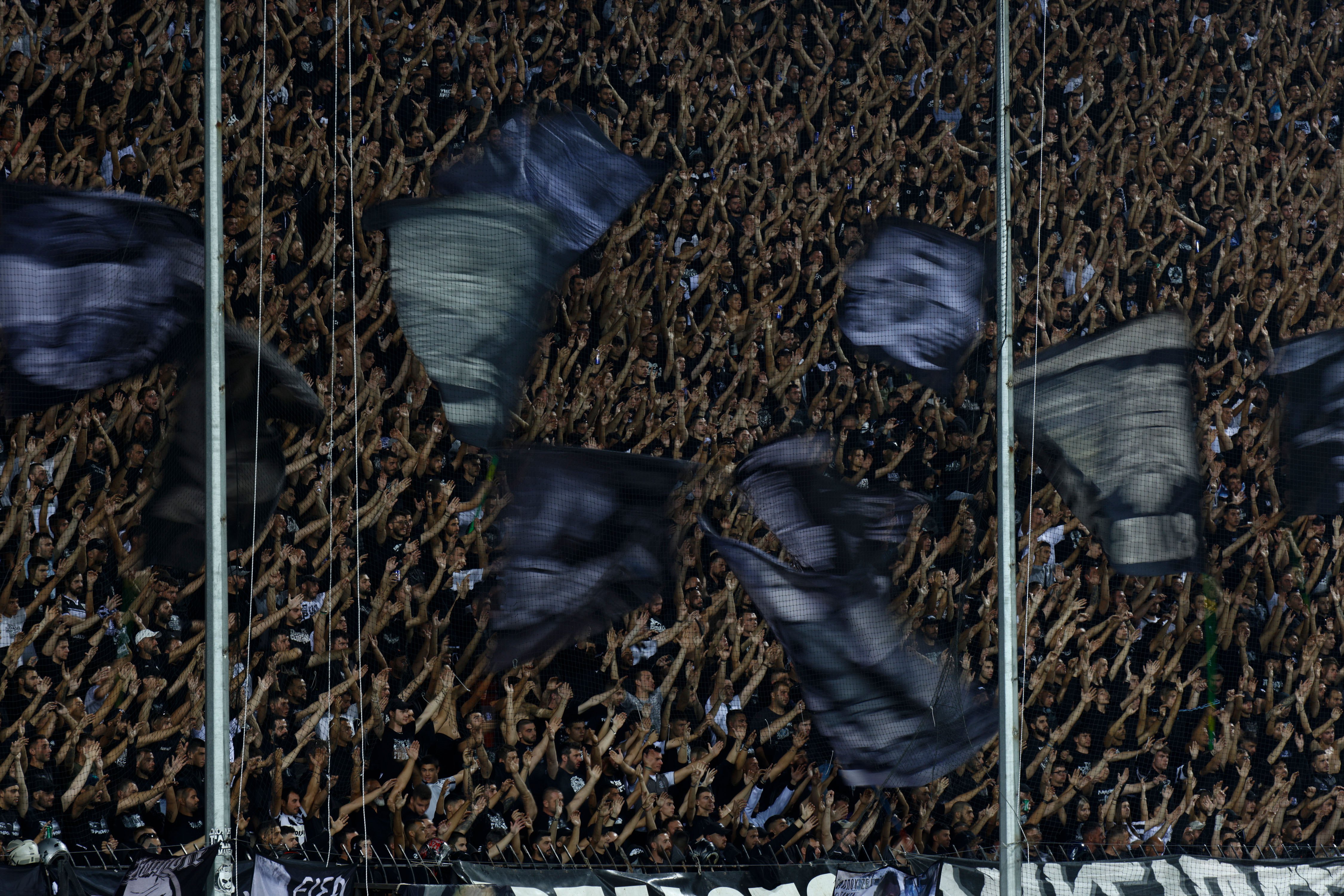 epa10902654 PAOK fans waving flags during the UEFA Europa Conference League Group G match between PAOK FC and Eintracht Frankfurt in Thessaloniki, Greece, 05 October 2023.  EPA/ACHILLEAS CHIRAS