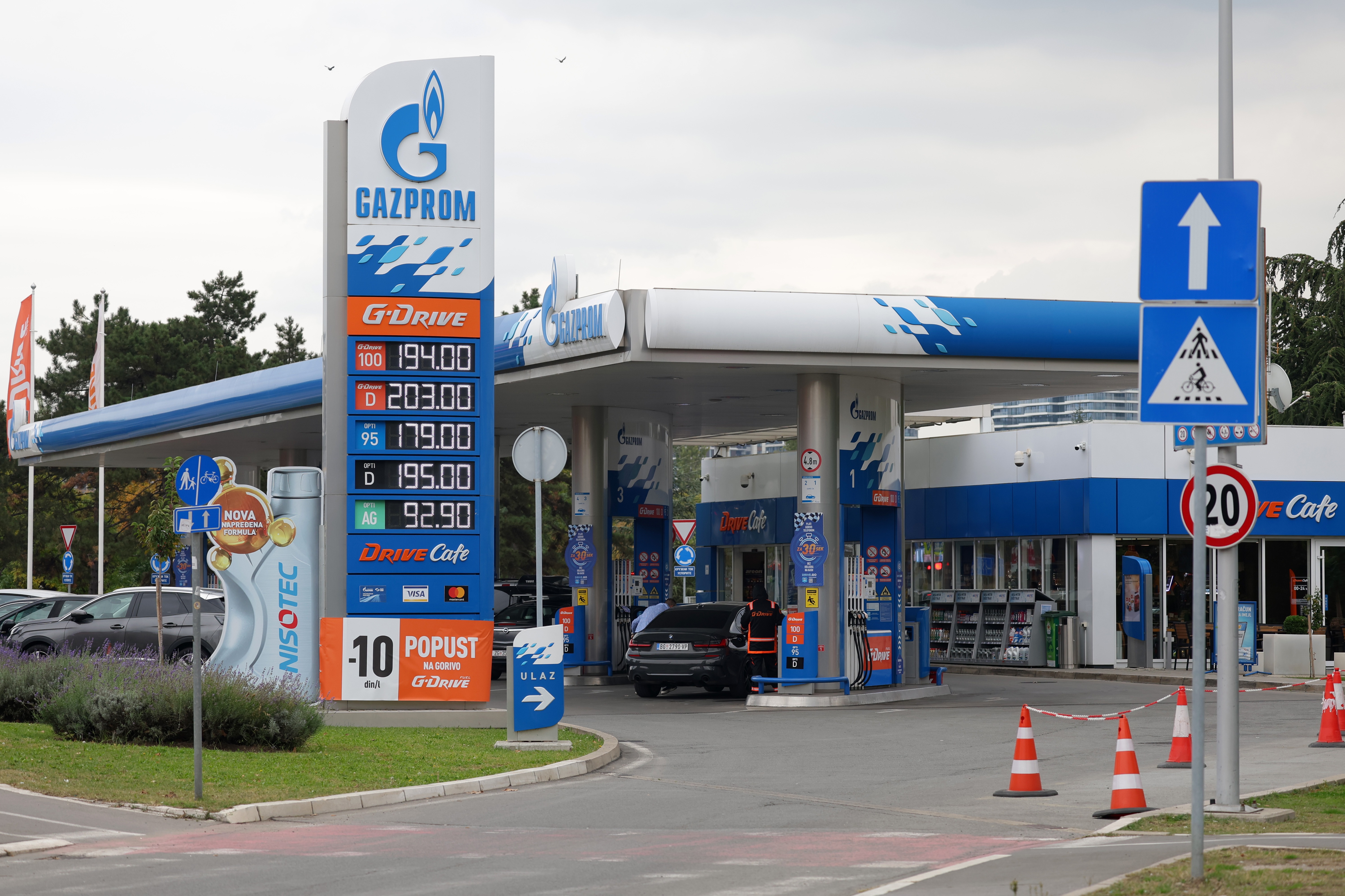 Naftna industrija Srbije NIS 13414587.jpg