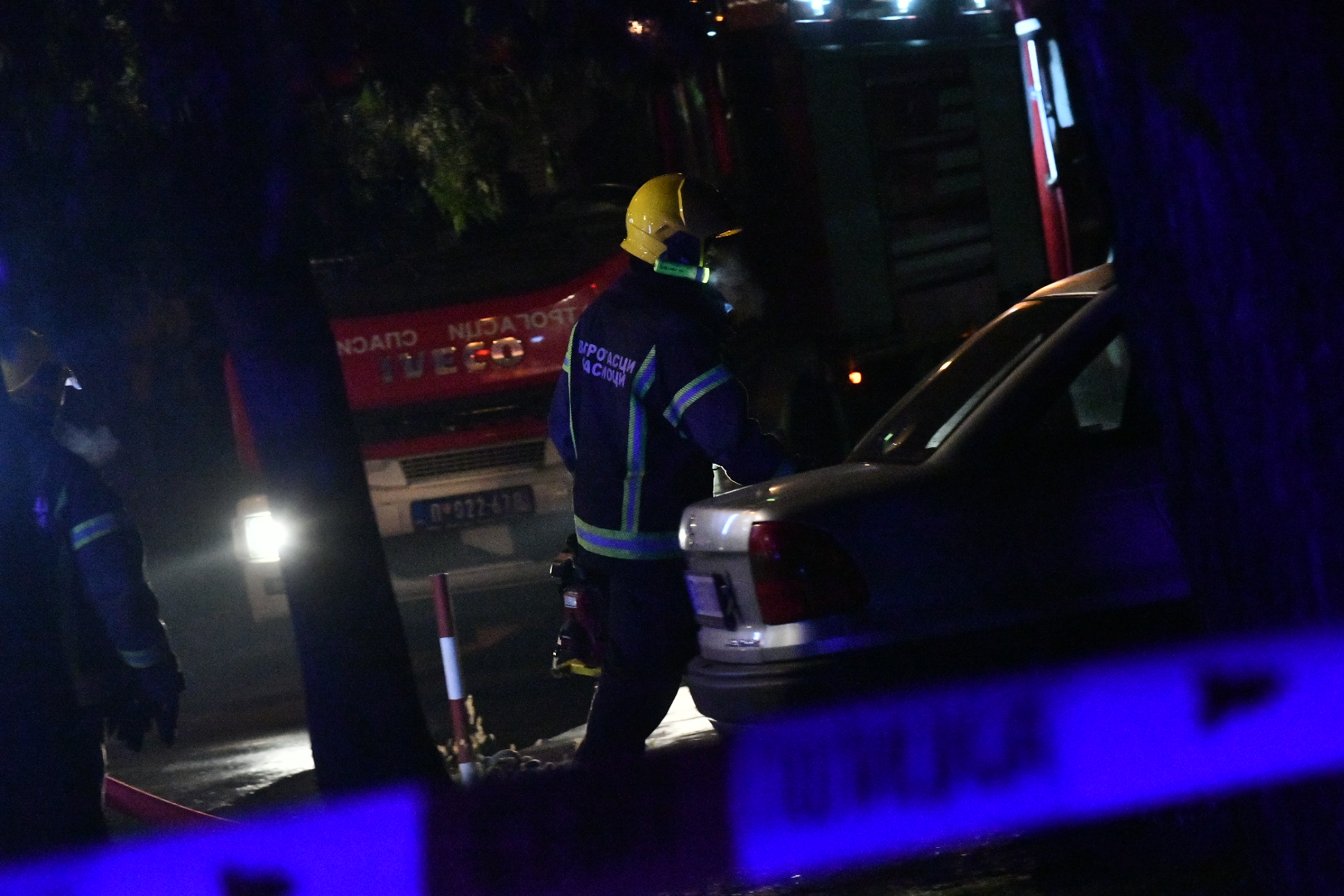 Zrenjanin 23. novembar 2023. Eksplozija u kući u Ulici Mađarske komune u naselju Mužlja, policija, vatrogasci, hitna pomoć, mrak, noć Foto:Vesna Lalić/Nova.rs