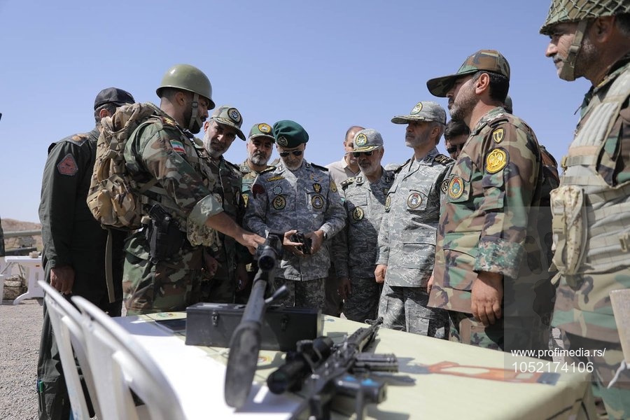 Major General AMIR HATAMI (C), the Commander-in-Chief of the Iranian Army,