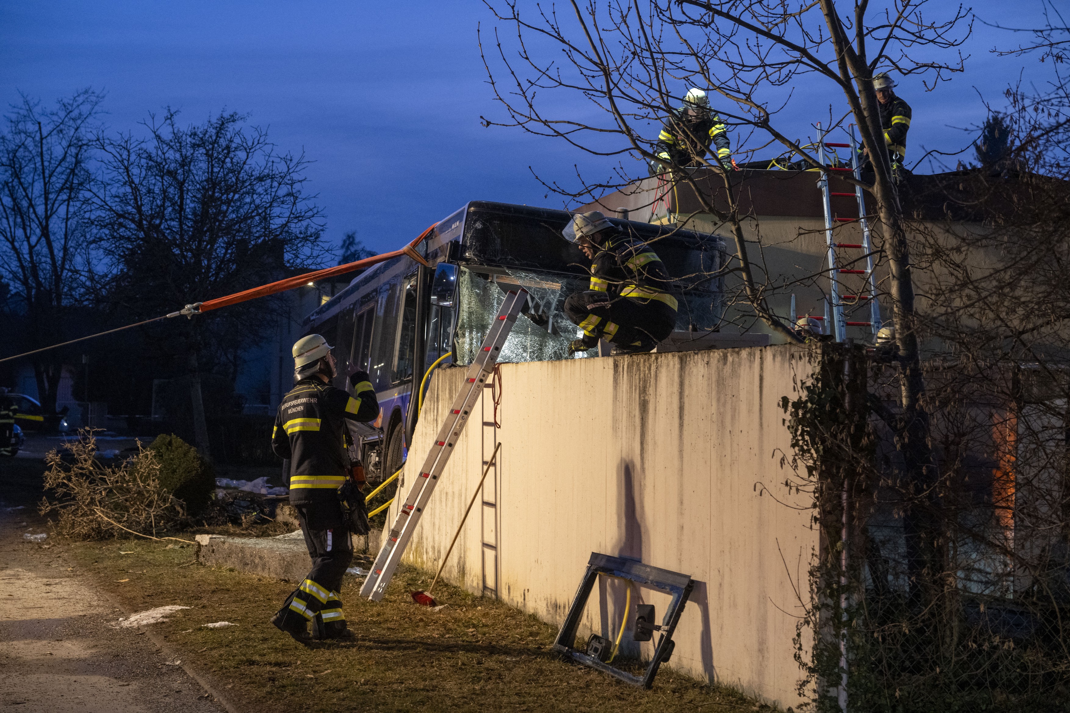 Autobus udario u porodičnu kuću kod Minhena, profimedia-1070914729.jpg