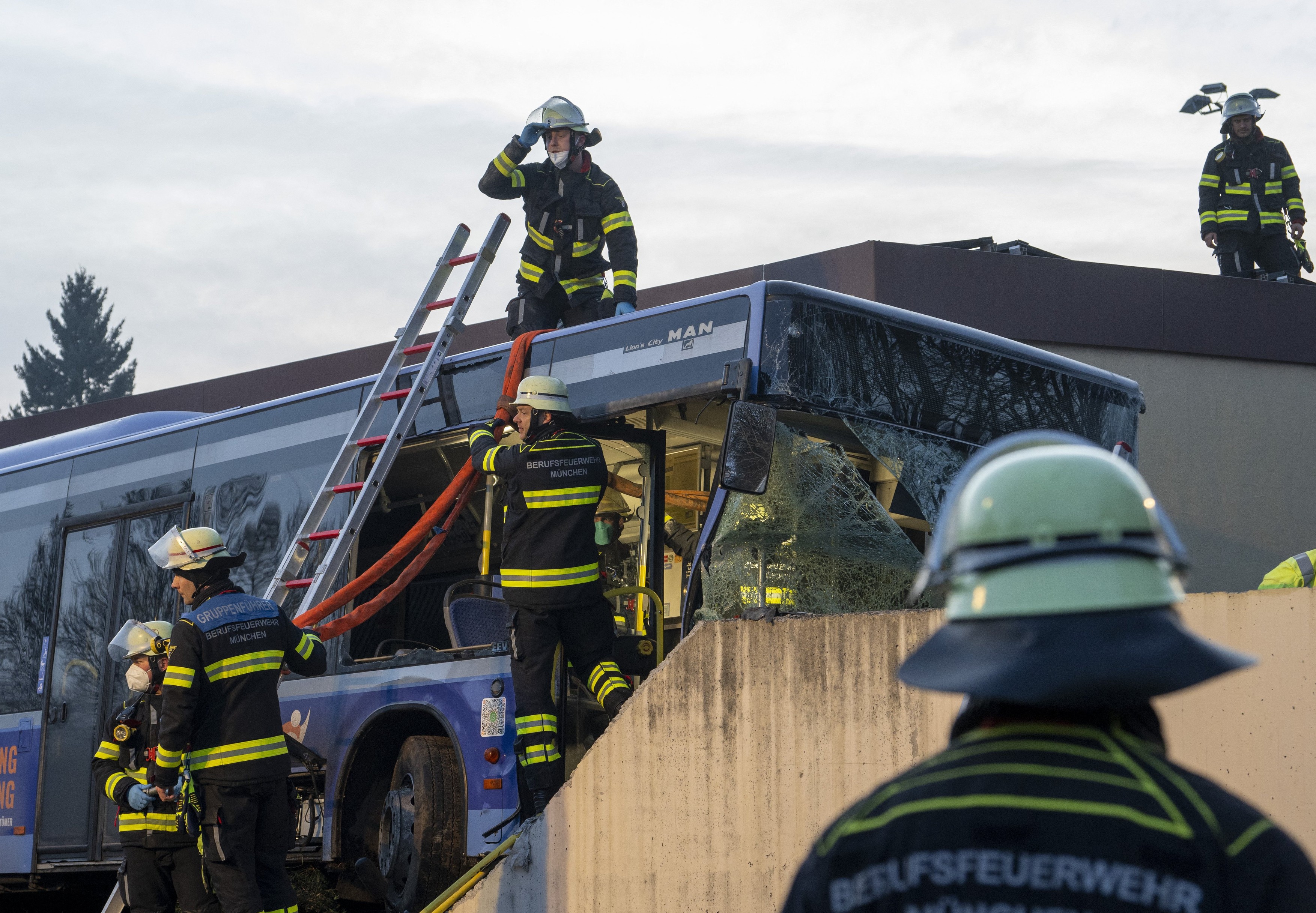 Autobus udario u porodičnu kuću kod Minhena, profimedia-1070904701.jpg
