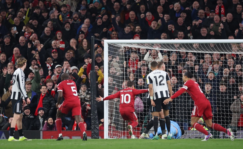 epa12695838 Ibrahima Konate of Liverpool