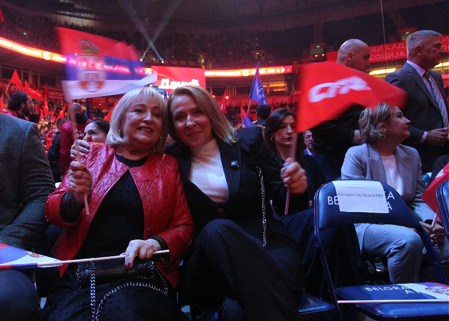 Slavica Đukić Dejanović i Suzana Paunović na predizbornom skupu SPS u Areni sps014_4603_b.JPG