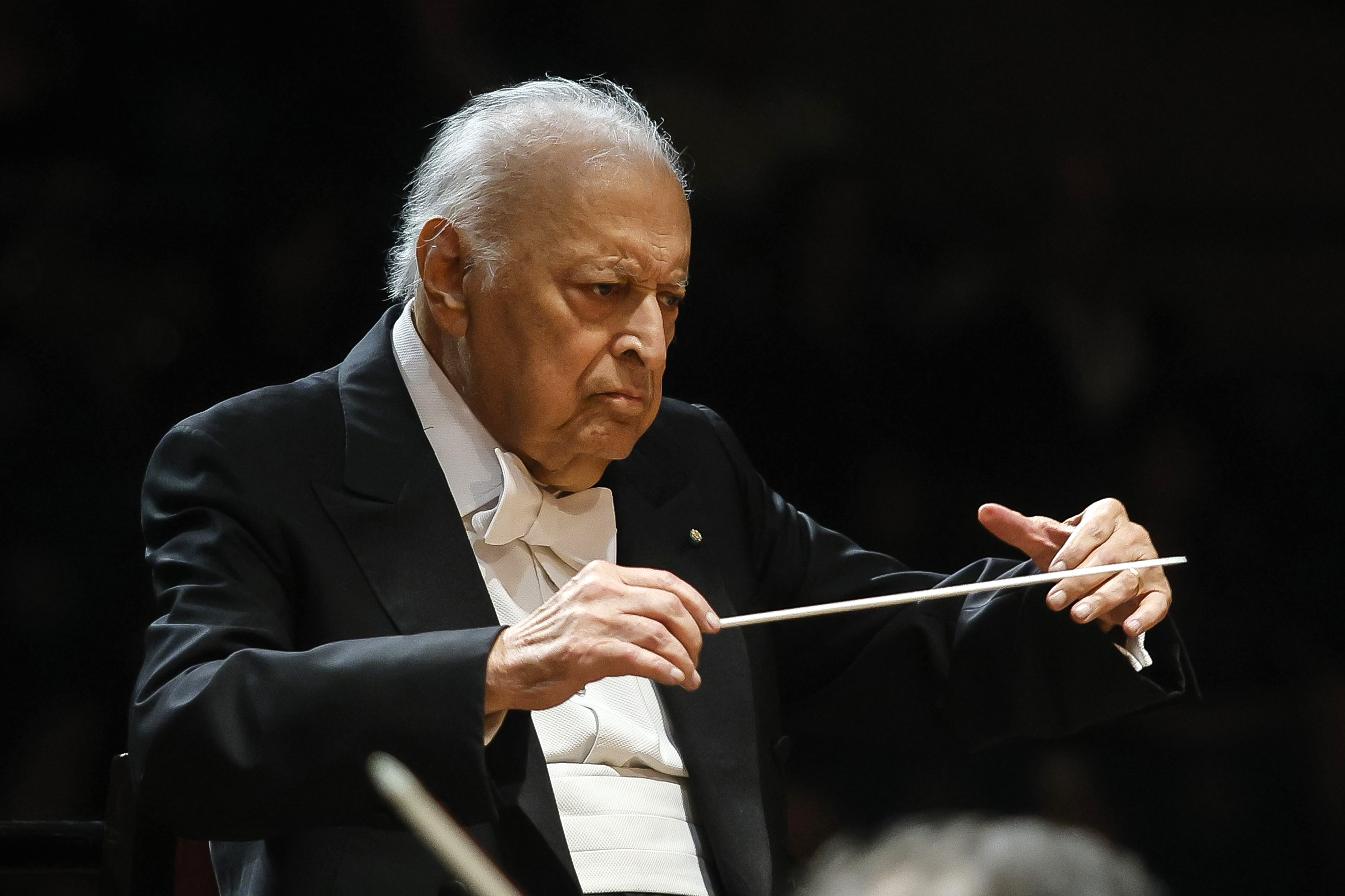 Dirigent:Zubin MehtaSolista:Pinkas CukermanB. Bartok: Rumunske