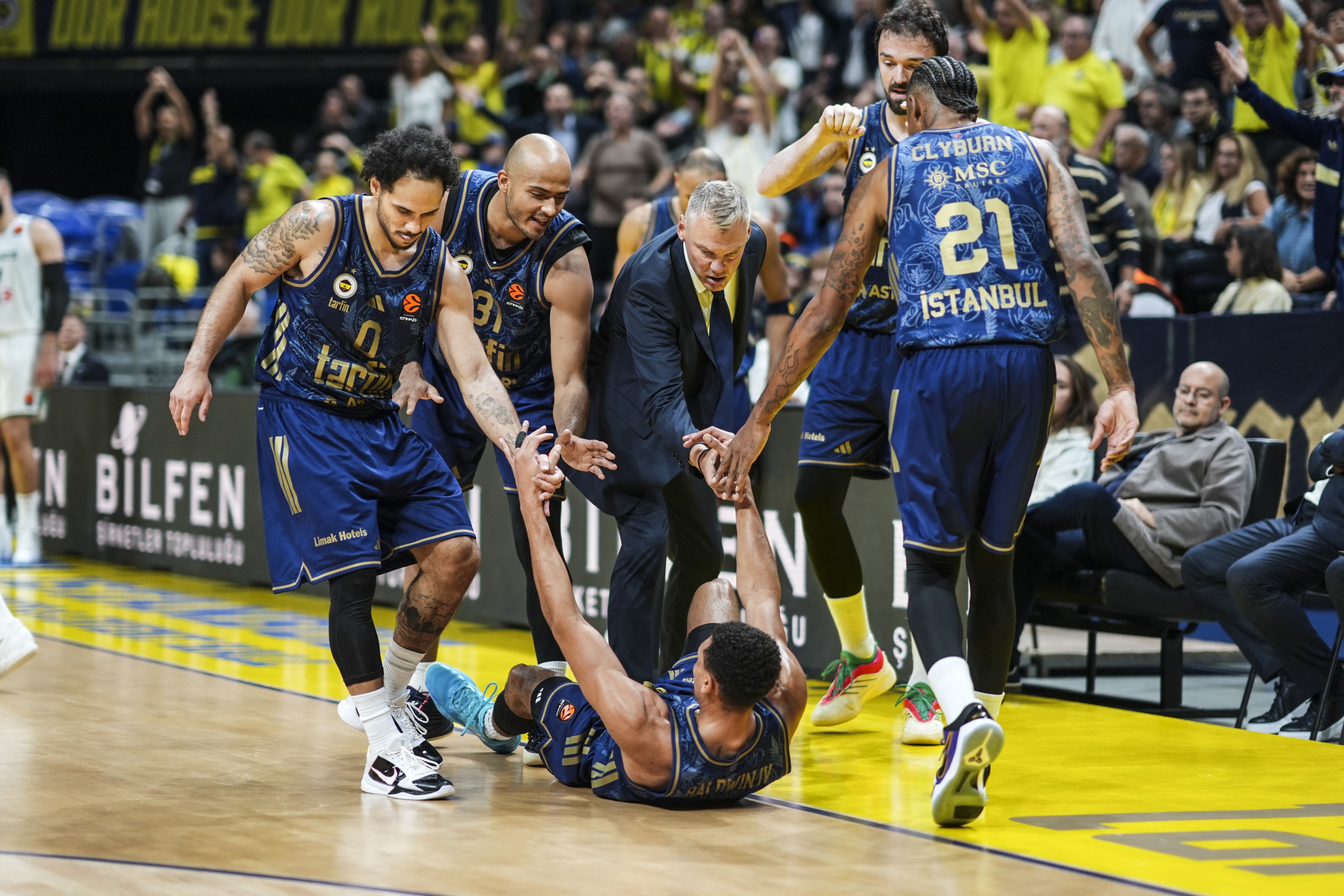 Wade Baldwin of Fenerbahce Tarfin on the floor against Marius Grigonis (40) of Zalgiris Kaunas during the EuroLeague round 5 basketball match