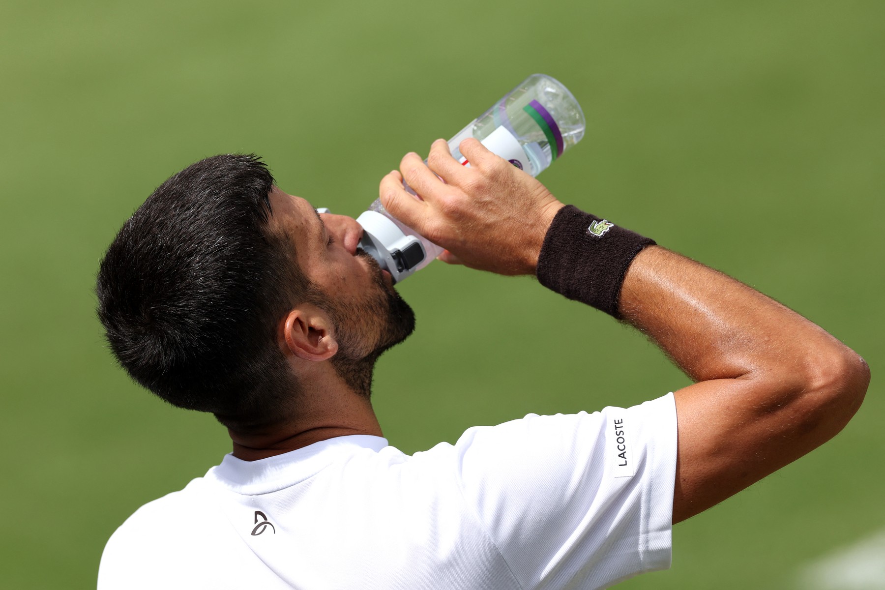 Serbia's Novak Djokovic drinks at the practice courts at The All Englannis / AFP / Profimedia