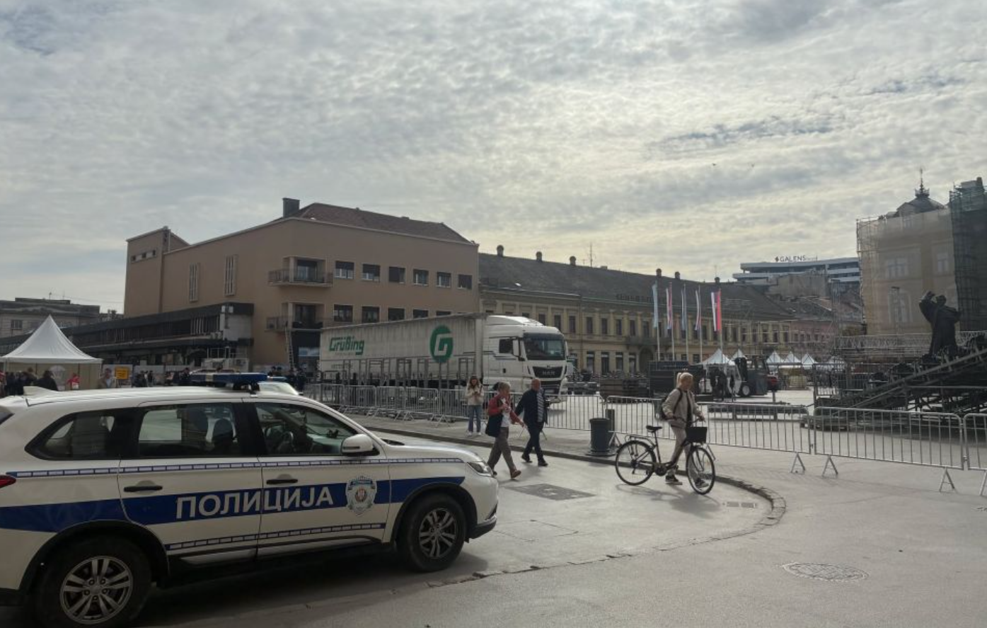 Trg slobode u Novom Sadu uoči skupa SNS Screenshot 2026-10-15 202322.png