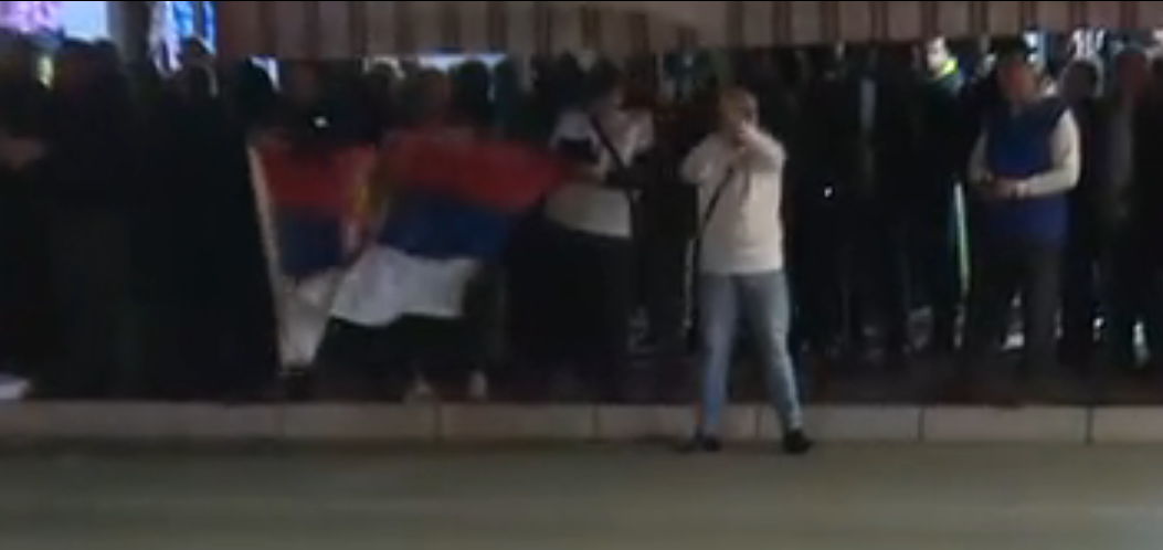Studenti skup u Boru, "Dvostruki doček" za studente šetače u Boru: S jedne strane ulice njihove, sa druge pristalice SNS