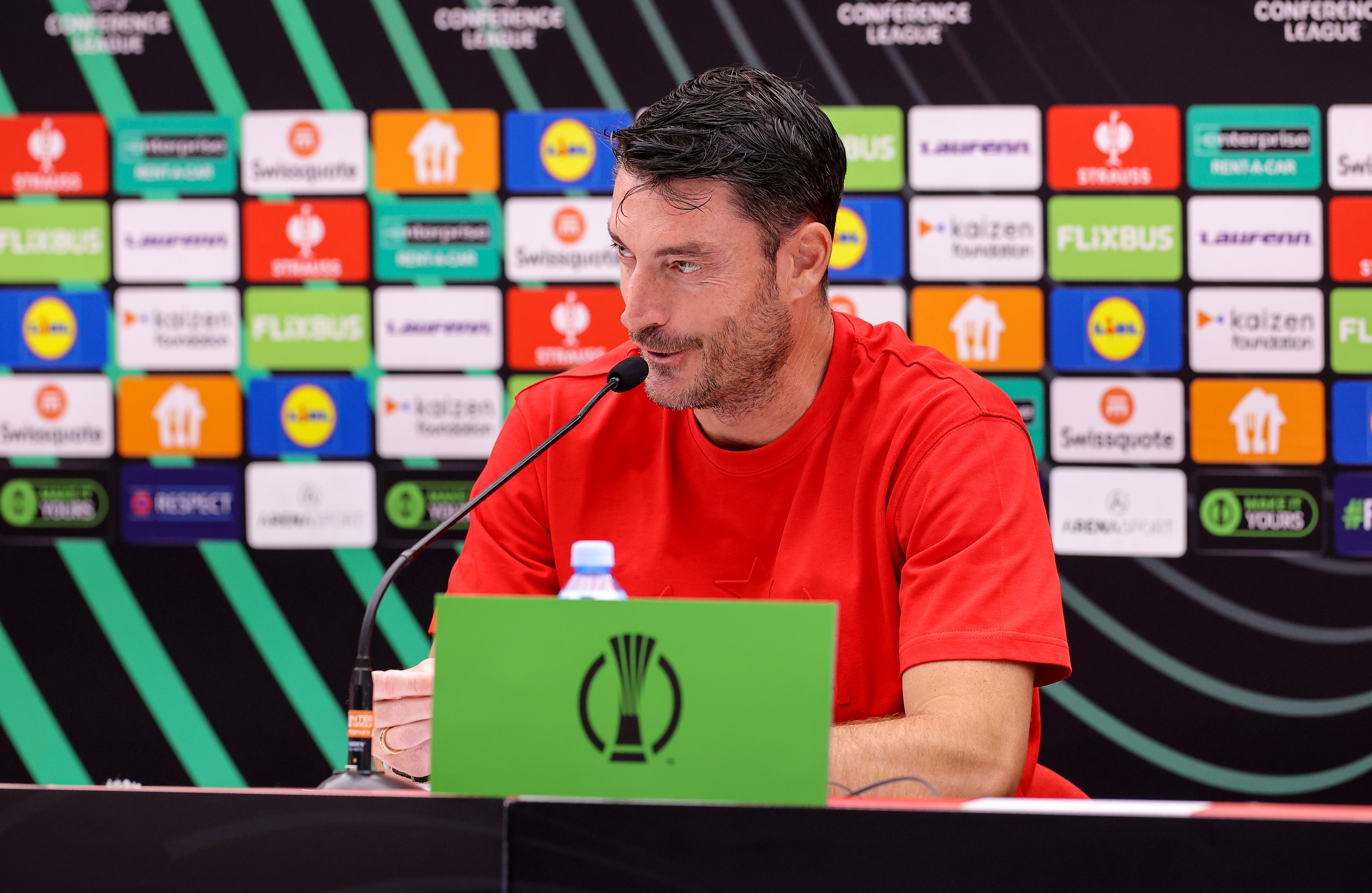 Albert Rijera na konferenciji za medije
