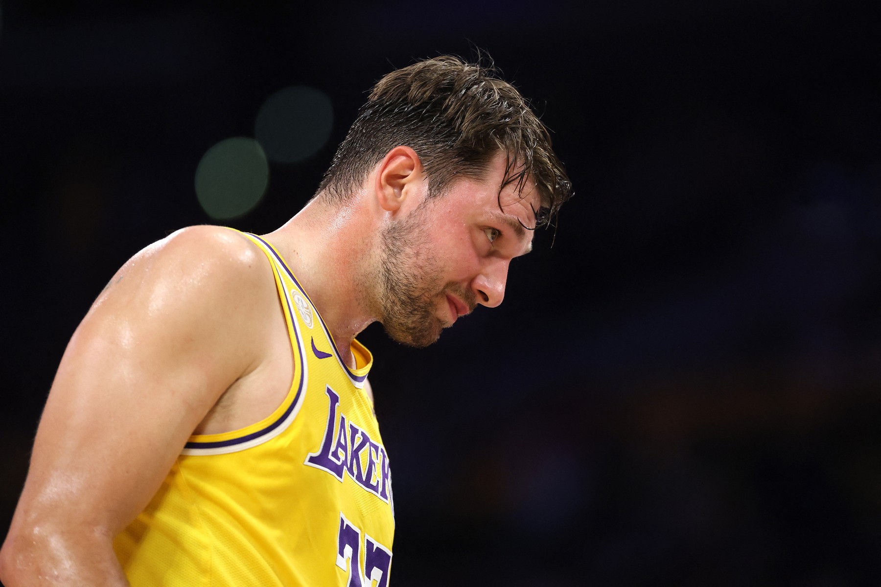 LOS ANGELES, CALIFORNIA - OCTOBER 21: Luka Doncic #77 of the Los
