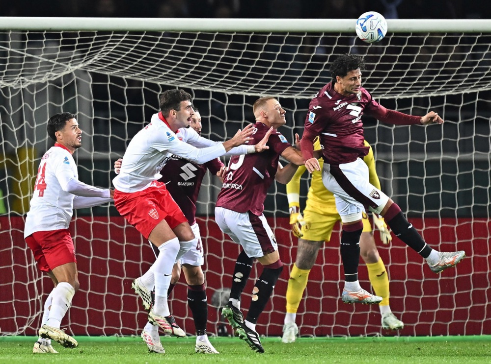 epa13326436 Torino's Rolando Mandragorai in action