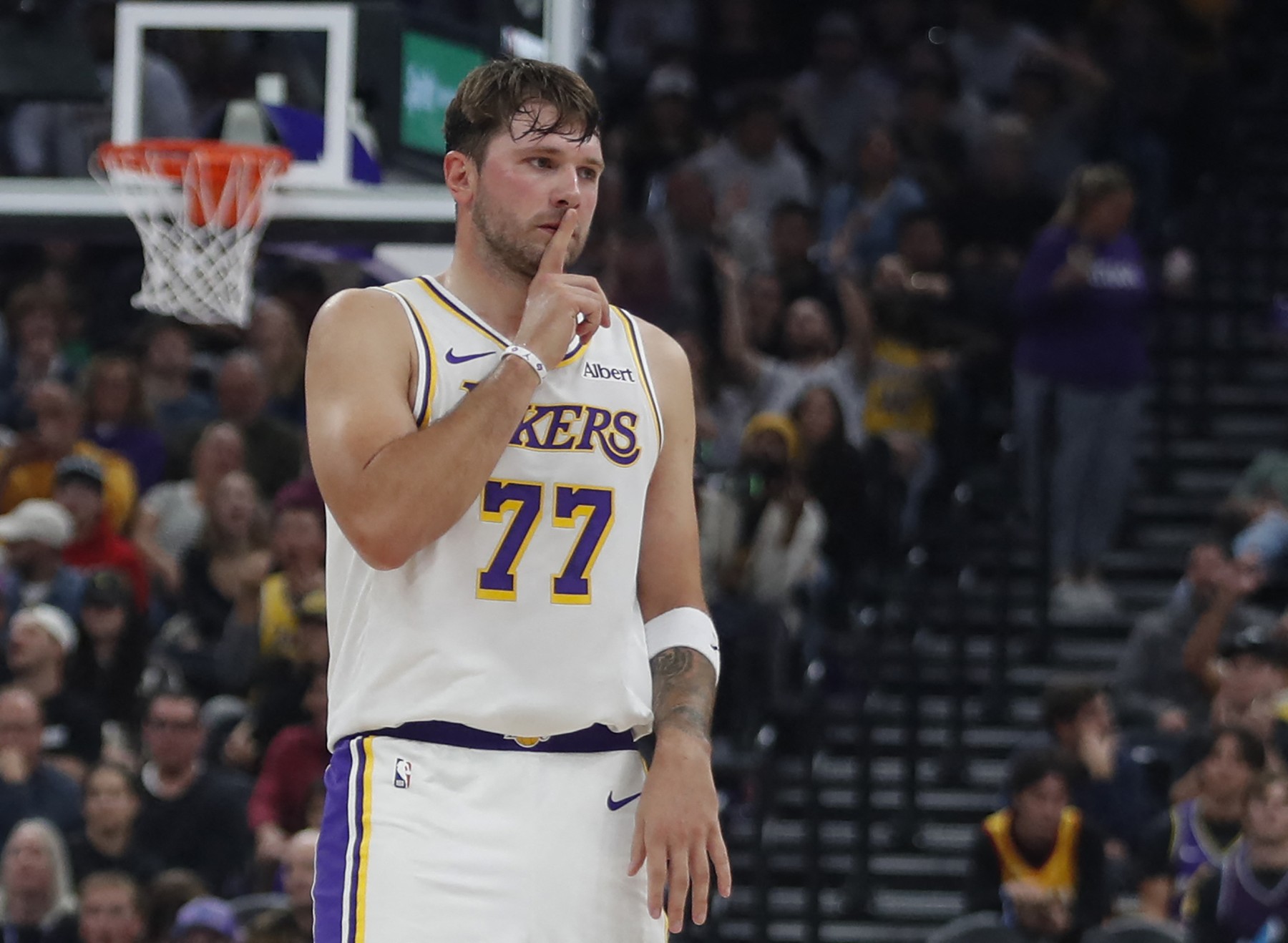 SALT LAKE CITY, UTAH - OCTOBER 25 : Luka Doncic #77 of the Los