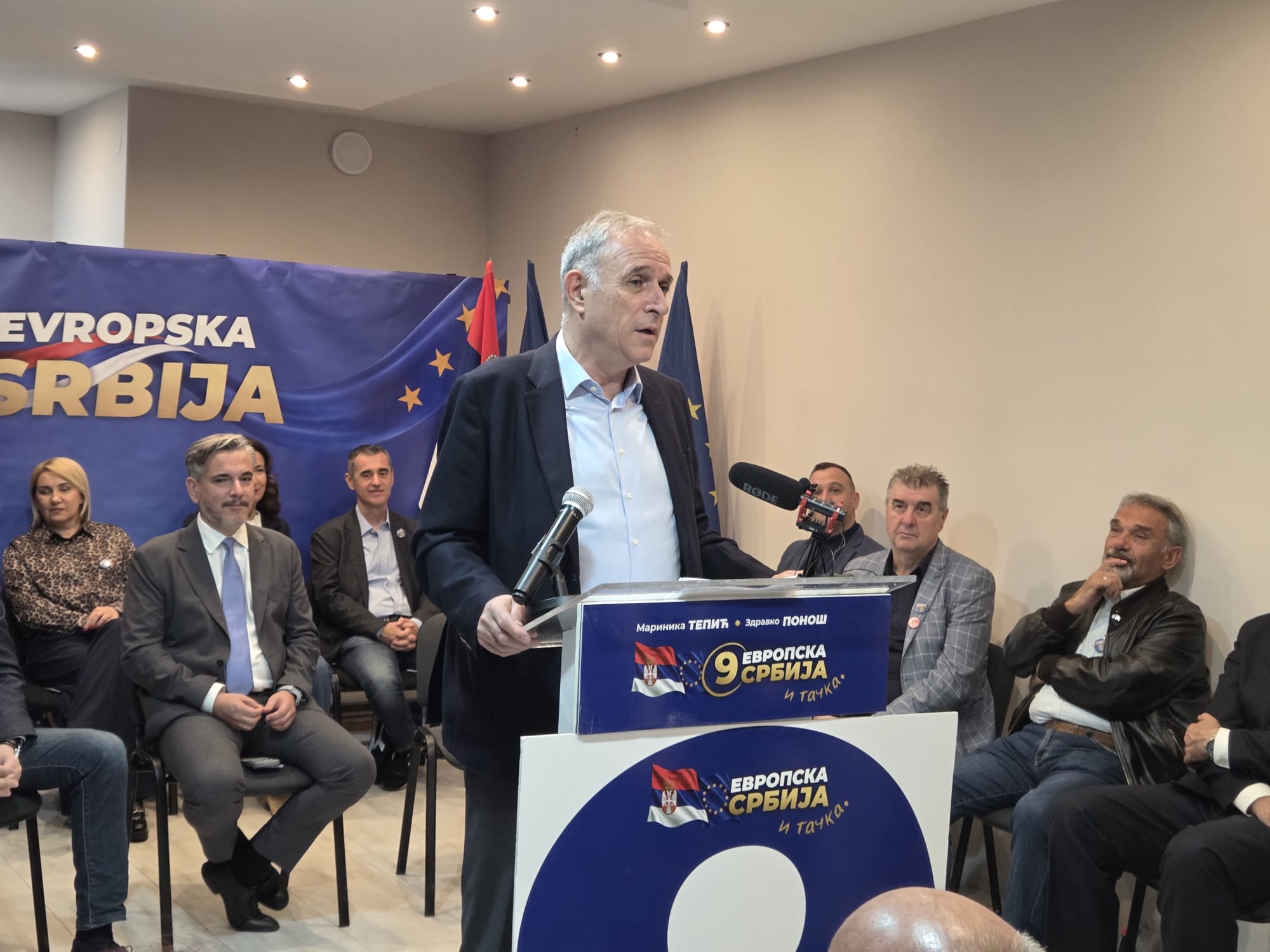 Zdravko Ponoš na tribini Evropske Srbije u Kraljevu a4799f1f-d30a-4b44-8776-8c3e66f80e5c.jpg