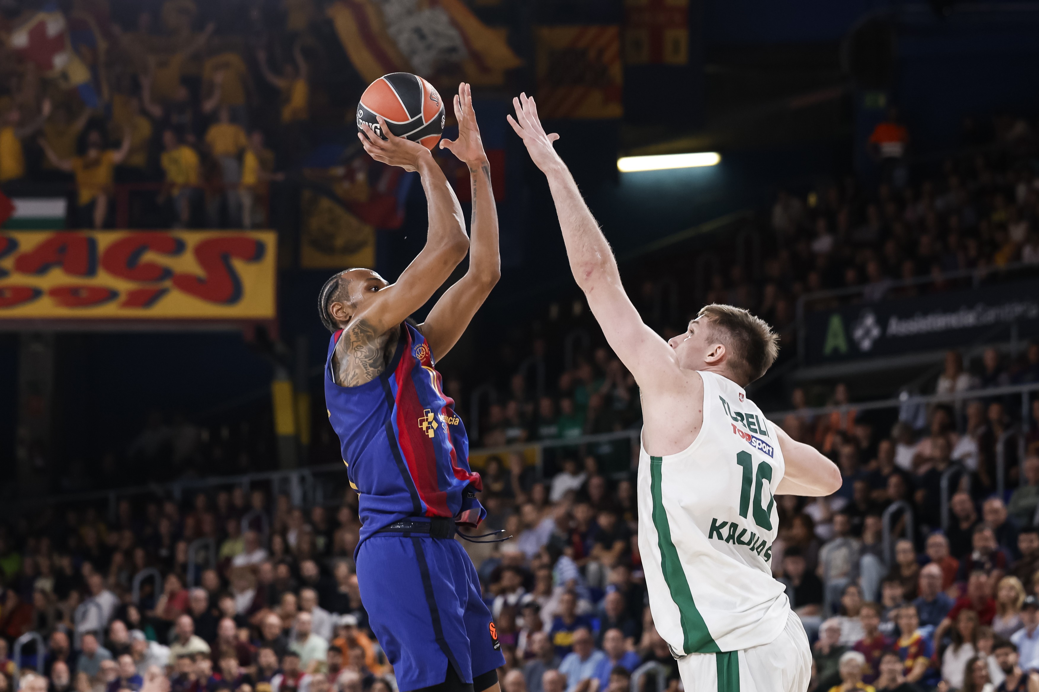 Kevin Paunter of FC Barcelona and Azuolas Tubelis Of Zalgiris Kaunas in action