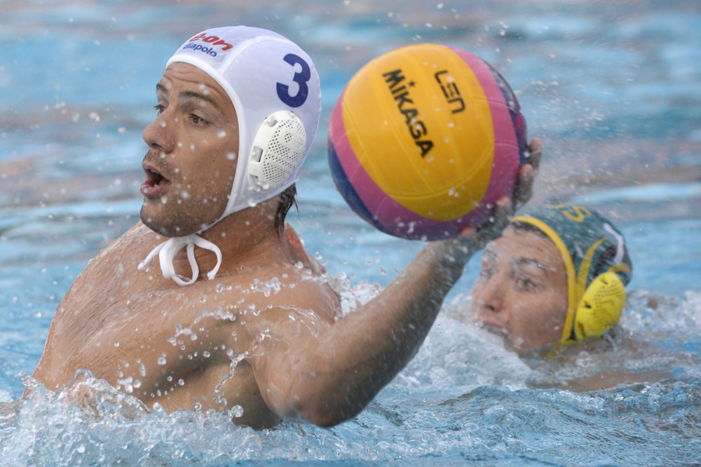 epa04839451 Norbert Madaras (L) of Hungary