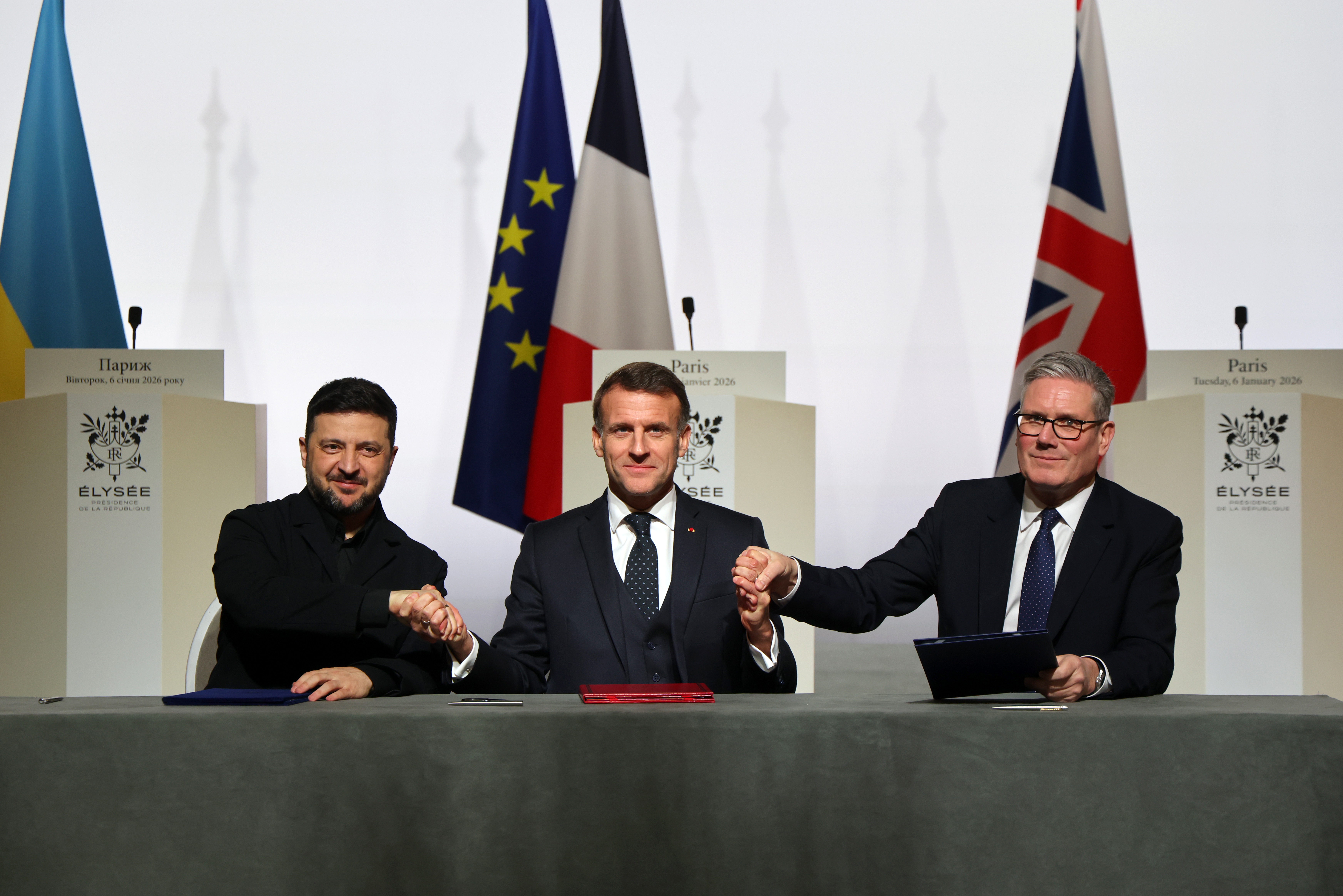 epa12632219 (L-R) Ukraine's President Volodymyr Zelensky, France's President Emmanuel Macron and Britain's Prime Minister Keir Starmer Paris, F