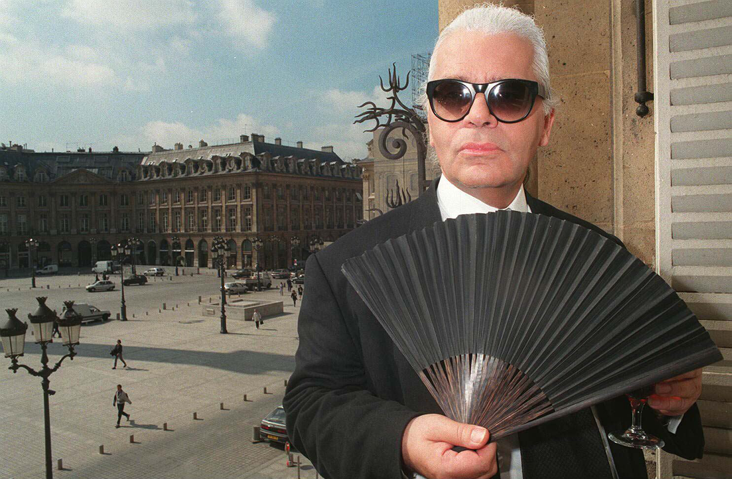 "KARL LAGERFELD" PEOPLE AU DEFILE "CHANEL" PARIS HOTEL RITZ "LUNETTES NOIRES" EVENTAIL "PLAN SERRE",Image: 414623705, License: Rights-managed, Restrictions: , Model Release: no, Credit line: RINDOFF-GARCIA / Bestimage / Profimedia