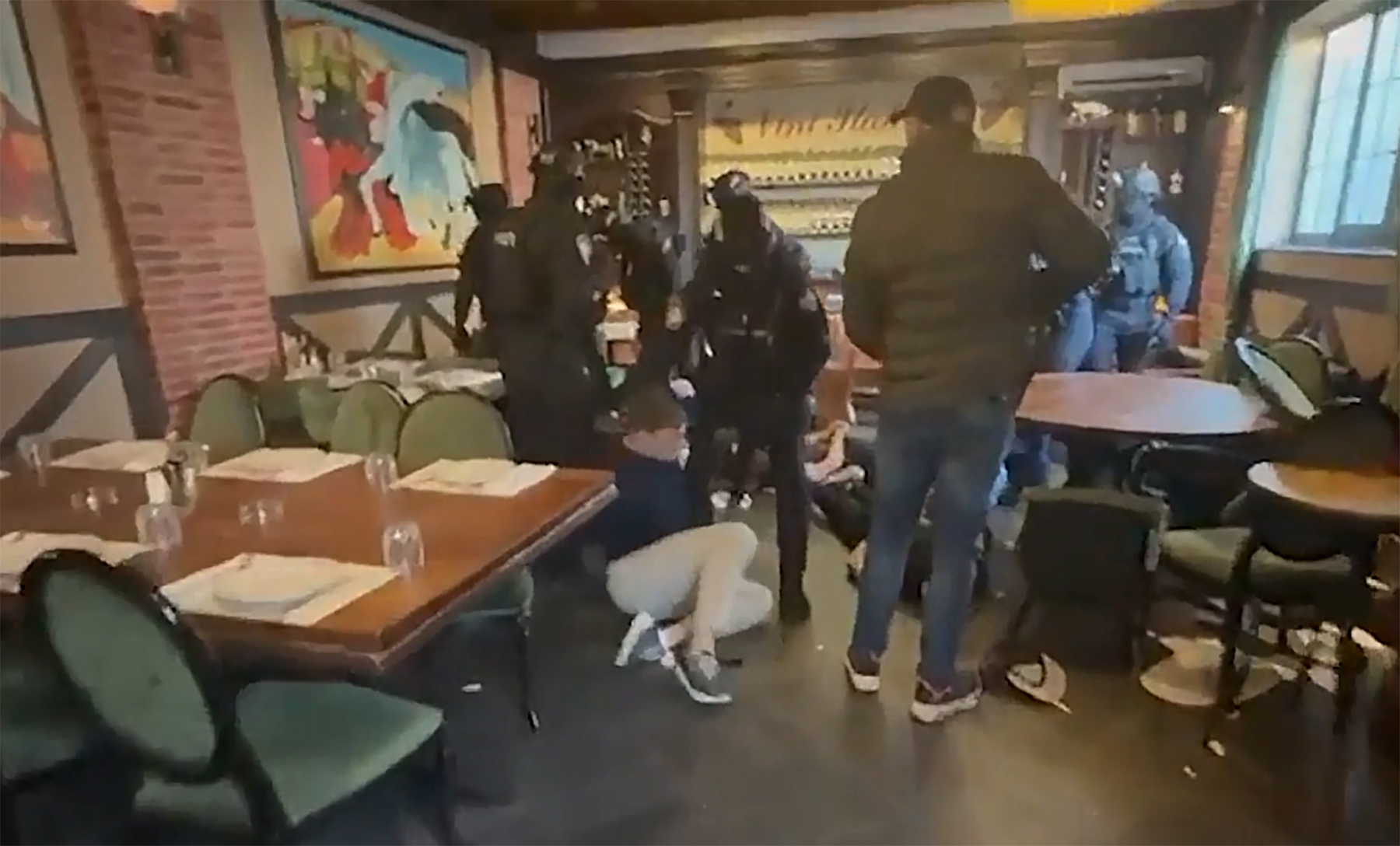 hapsenje lokal policija 11.jpg