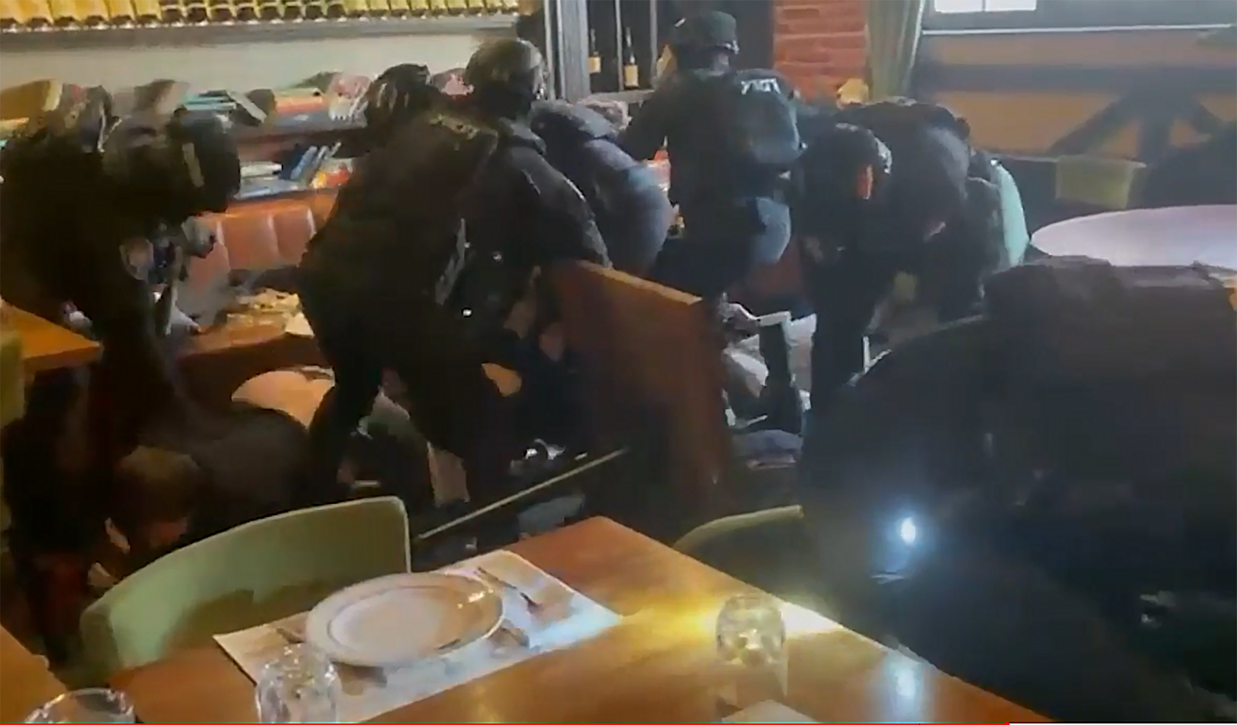 hapsenje lokal policija 14.jpg