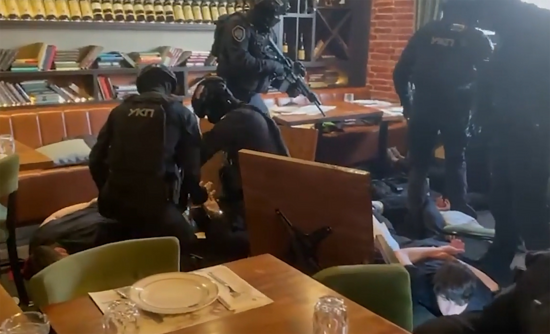 hapsenje lokal policija 15.jpg