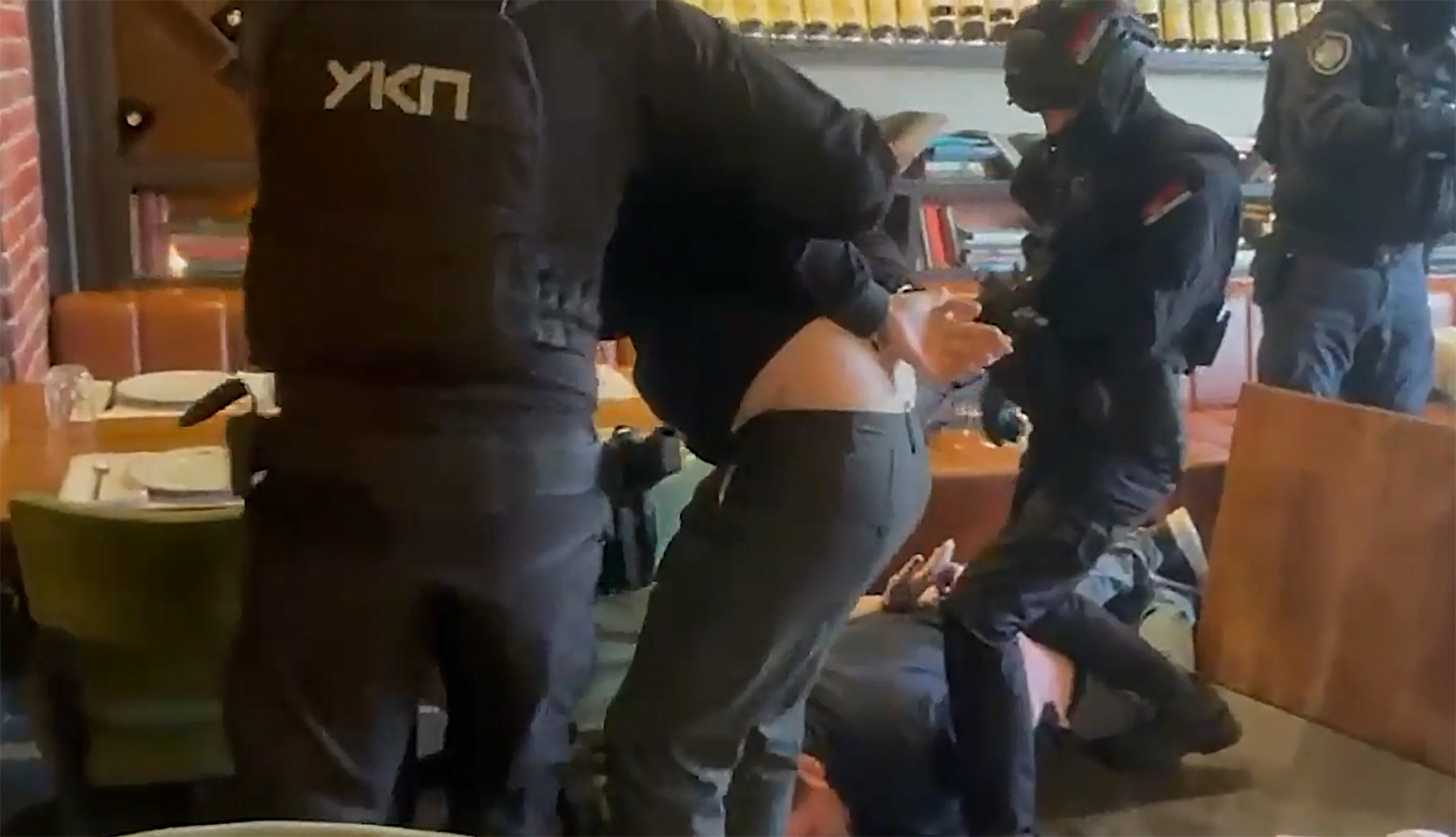 hapsenje lokal policija 17.jpg