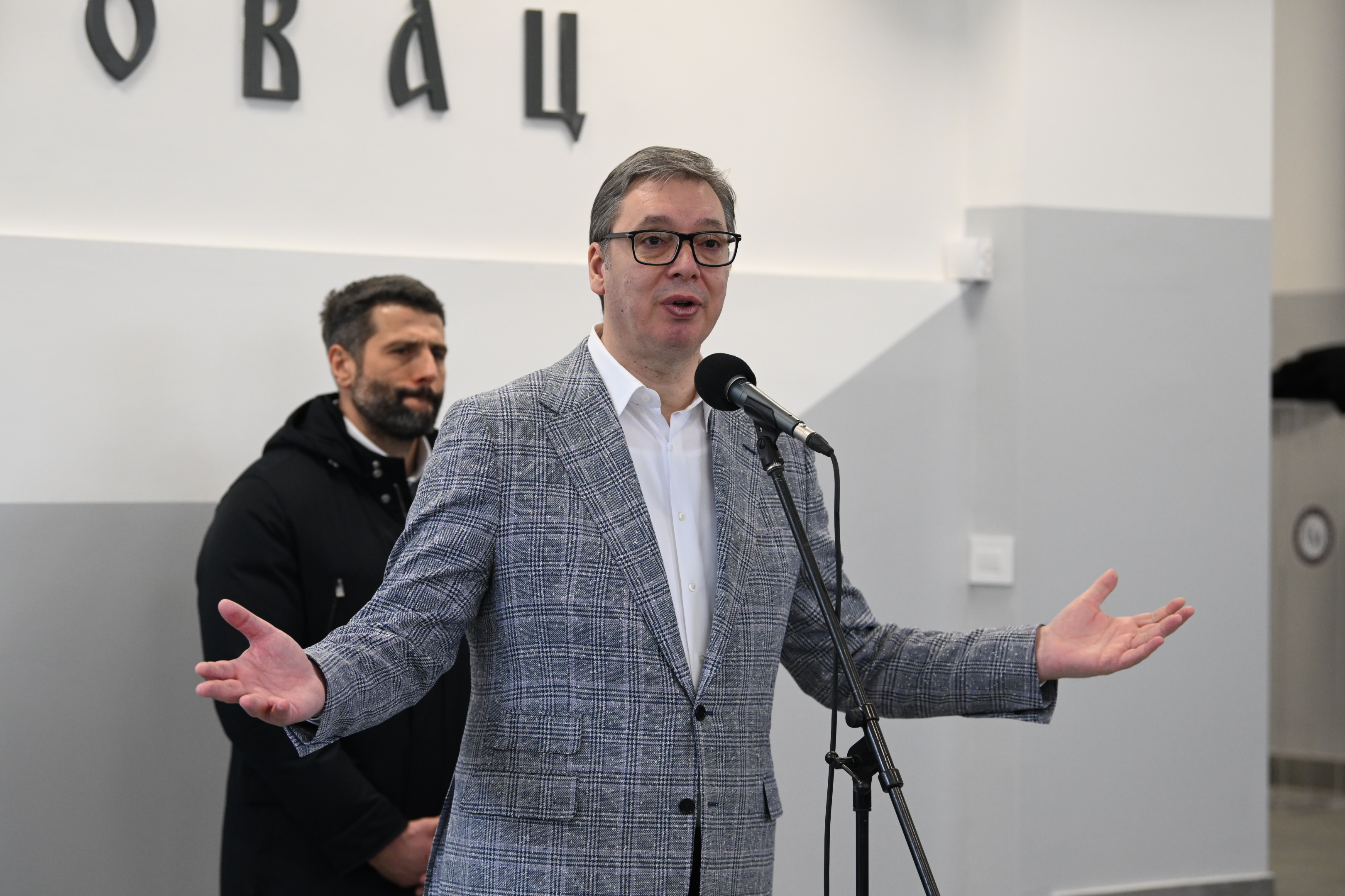 aleksandar šapić i alaksandar vučić gimnazija mladenovac