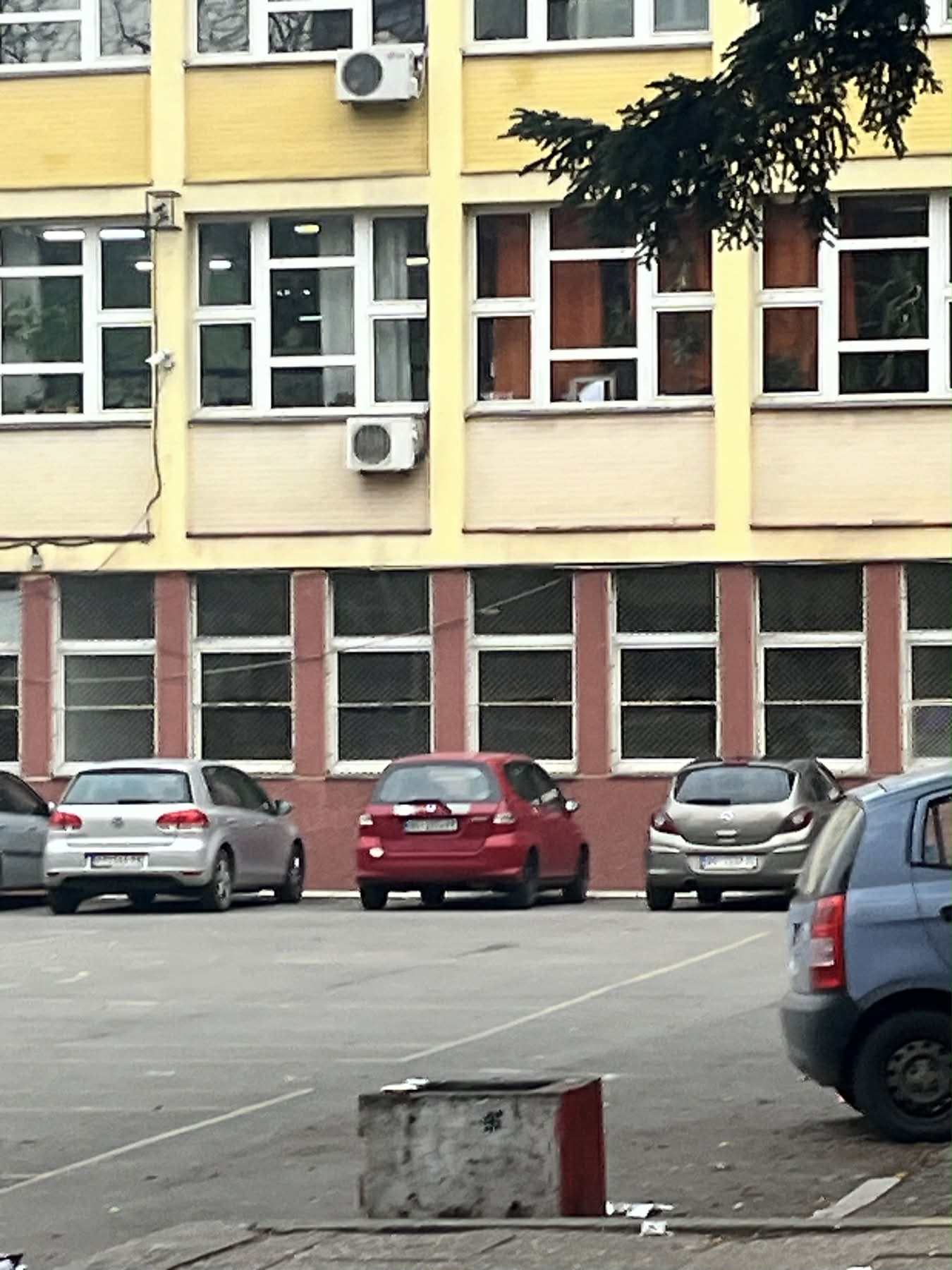 Osnovna škola Starina Novak parking školsko dvorište  foto Privatna arhiva