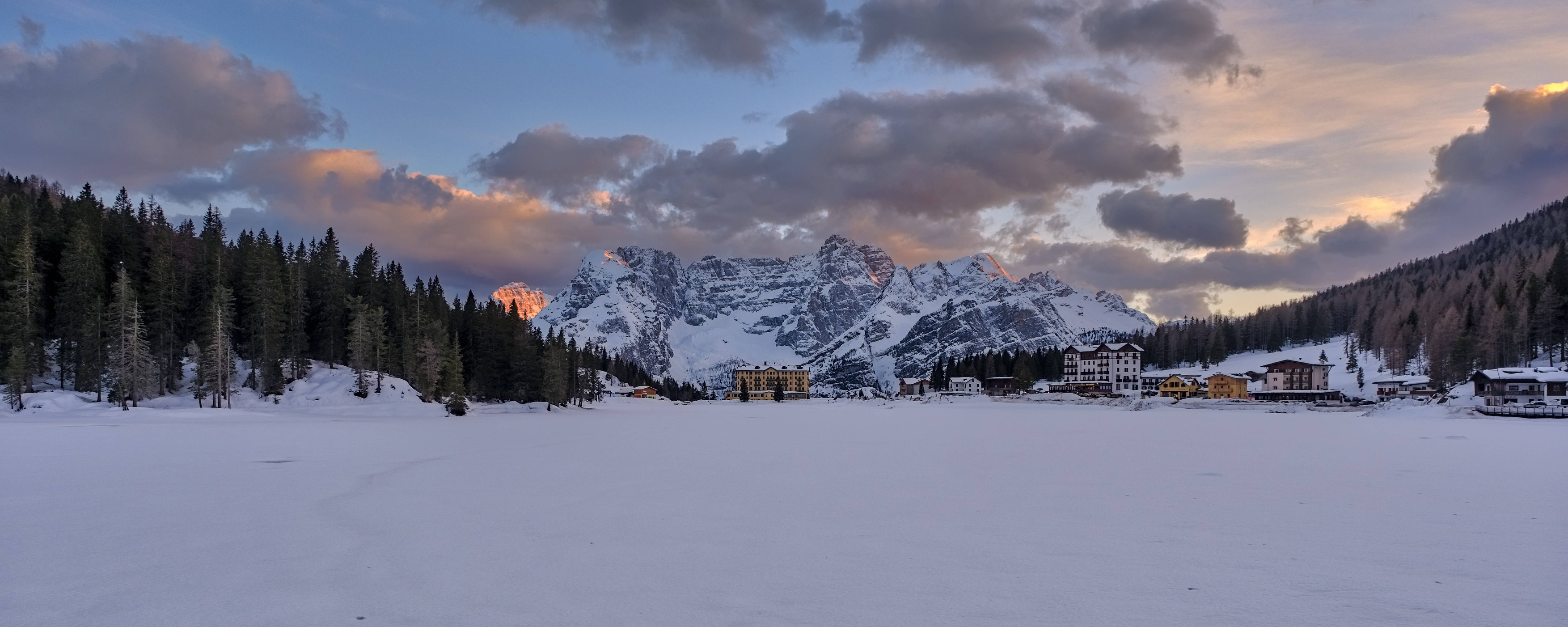 Panoramic view of the frozen and snow-covered lake Lago di Misurina