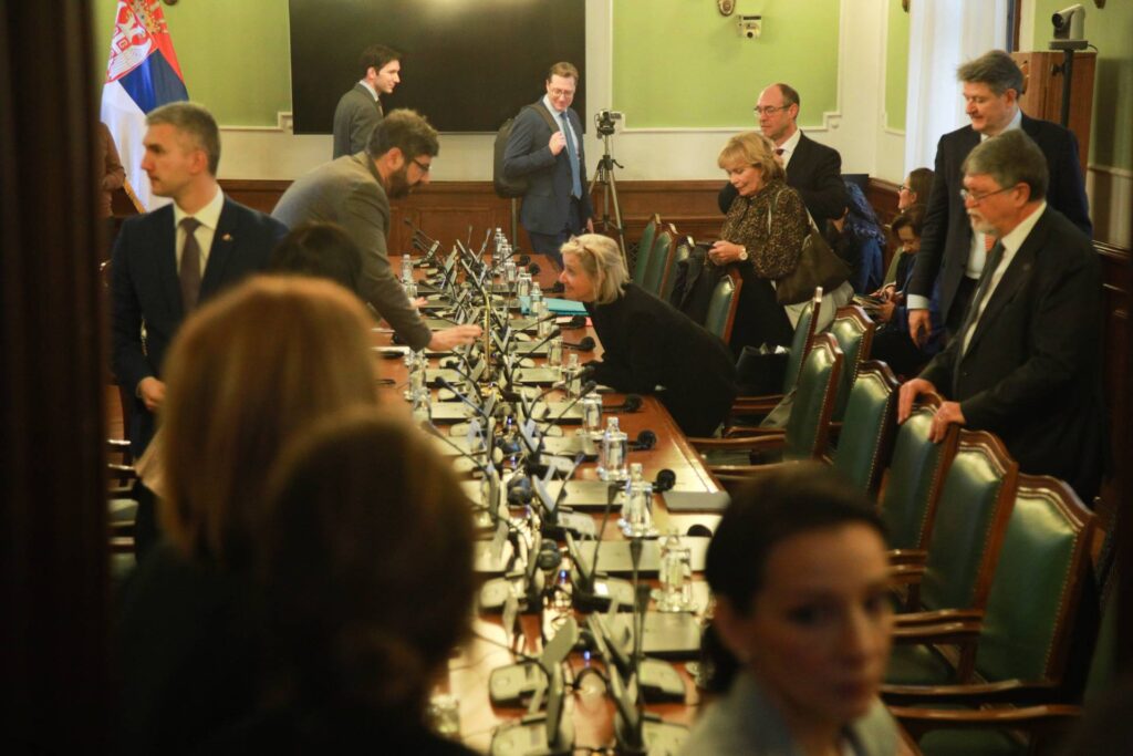 Beograd, 23.01.2026. - Clanovi delegacije Evropskog parlamenta i predstavnici poslanickih grupa opozicionih partija (BETAPHOTO/MILOS MISKOV)