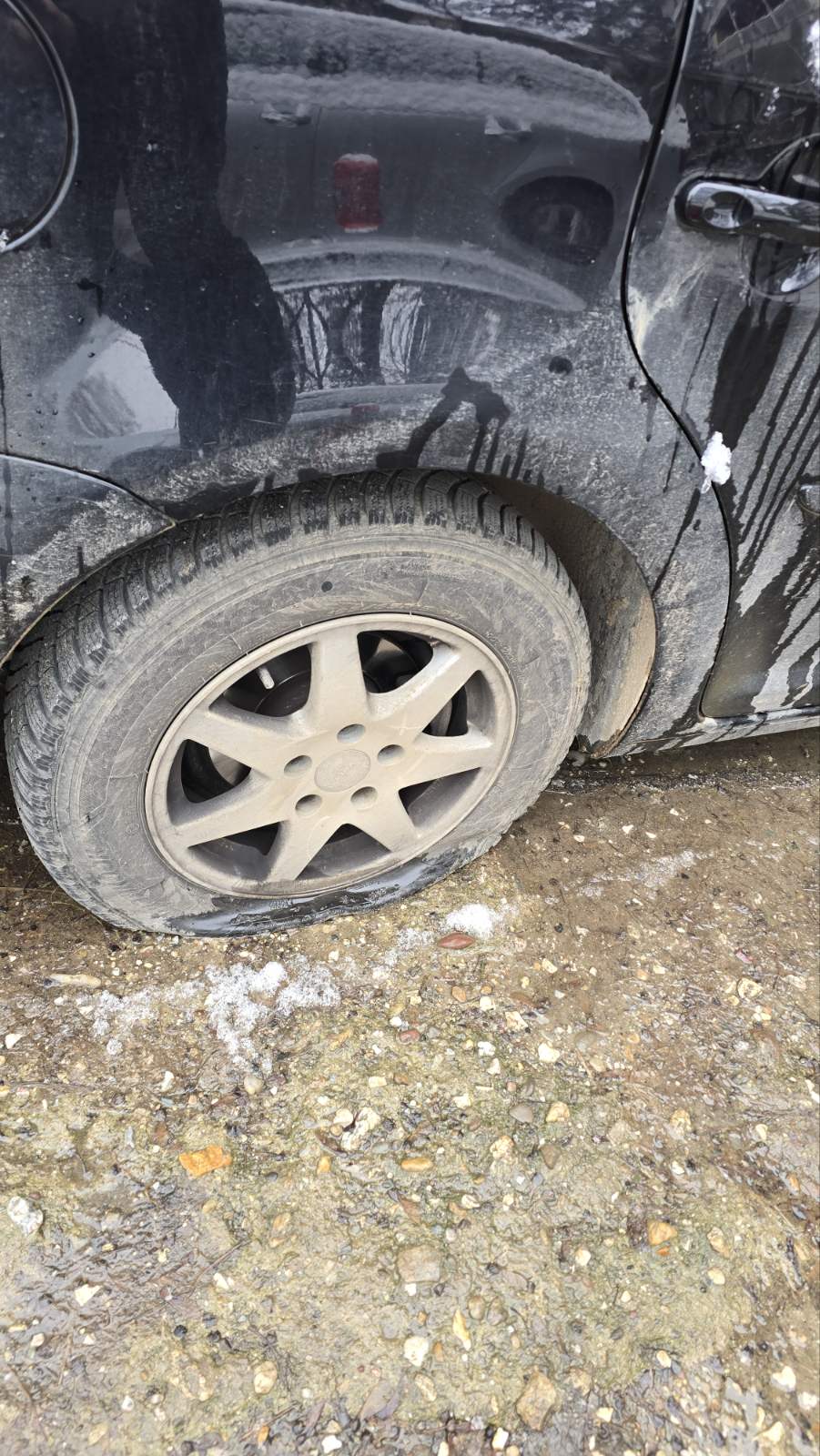 Kragujevčaninu Stevanu Mihailoviću oštetili auto zbog podrške studentima, Stevan Mihailović, oštećen auto1000009088.jpg