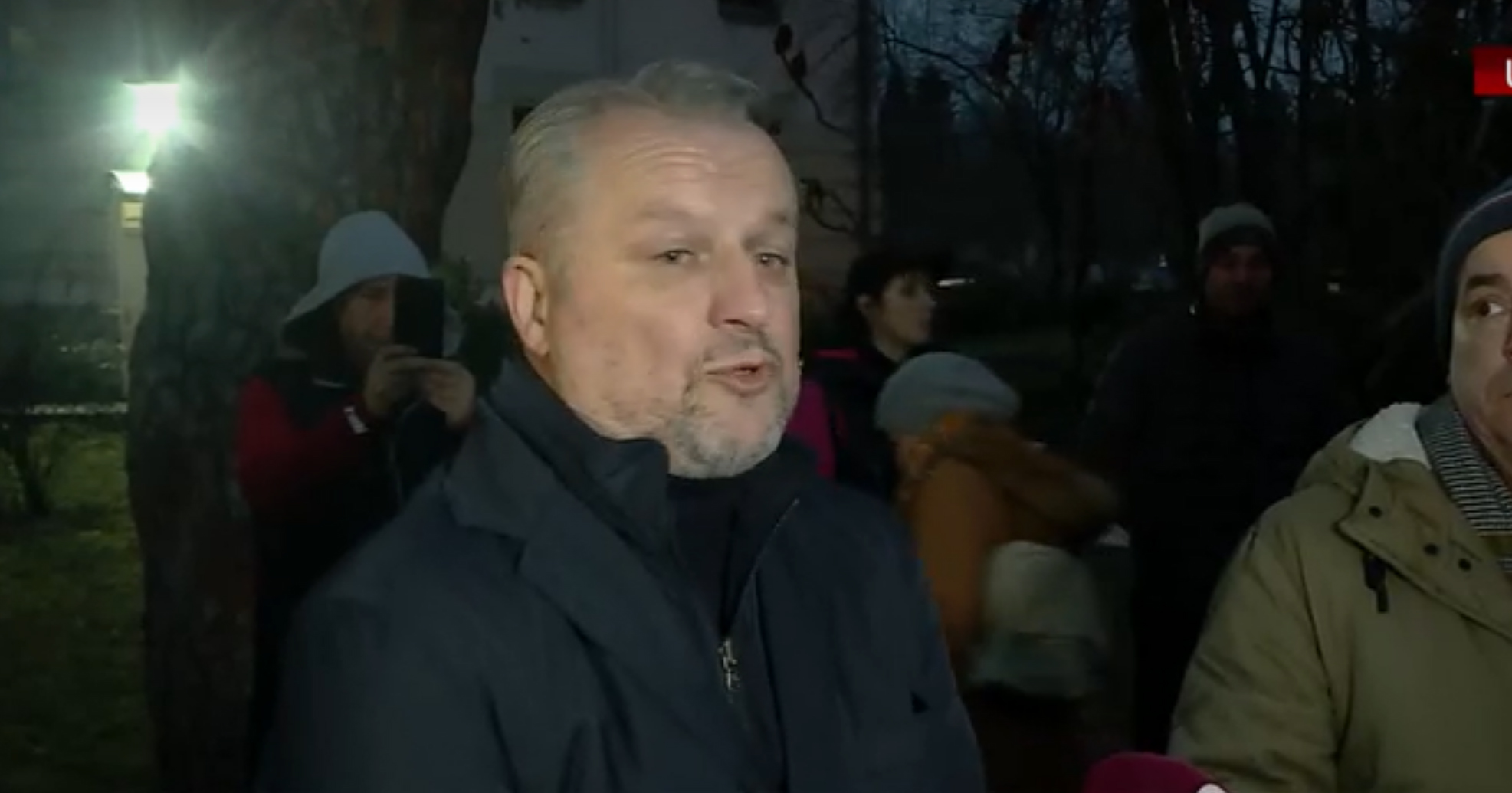 Dejan Dabić direktor bolnice čačak protest zbog smrti devojlčice.jpg
