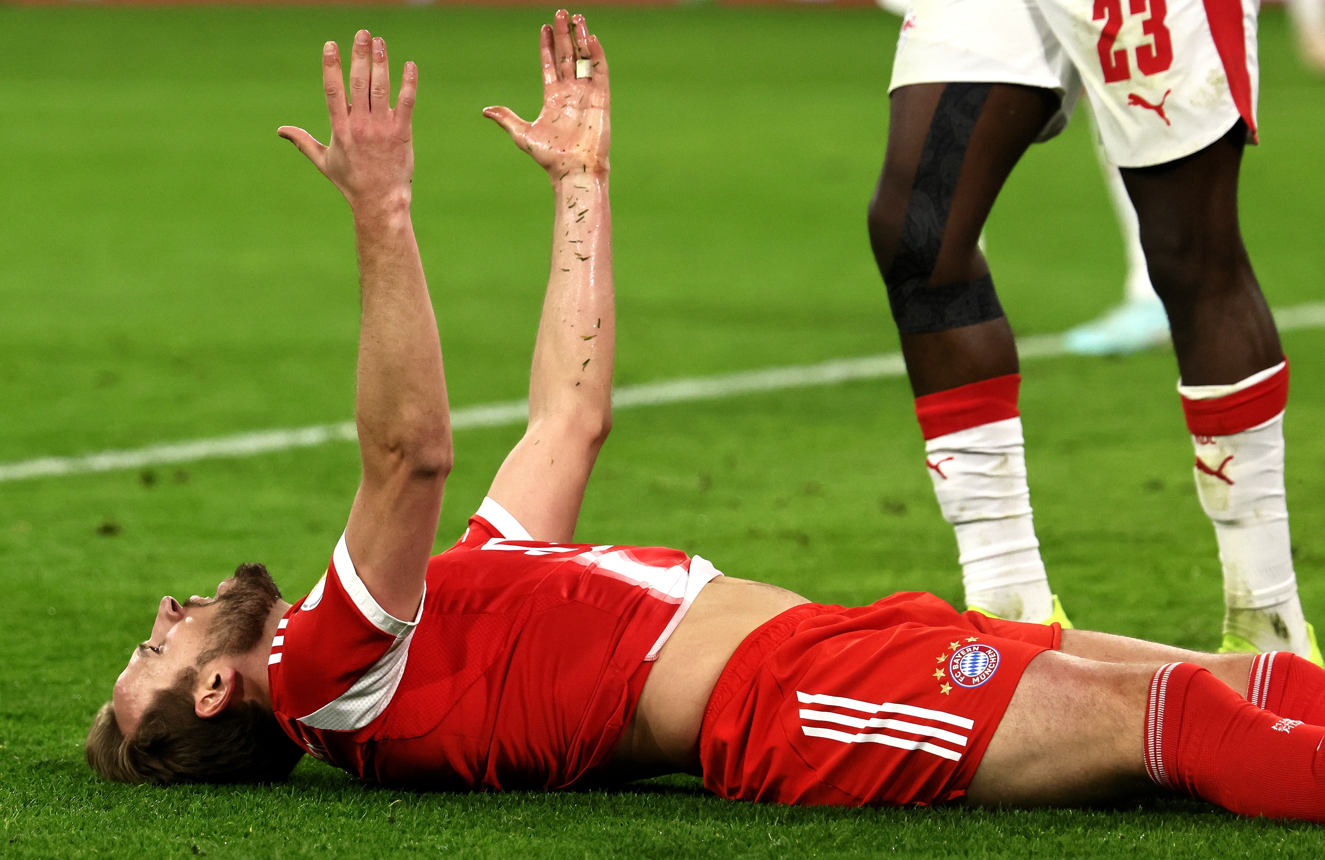 epa12728666 Harry Kane of Munich (L)