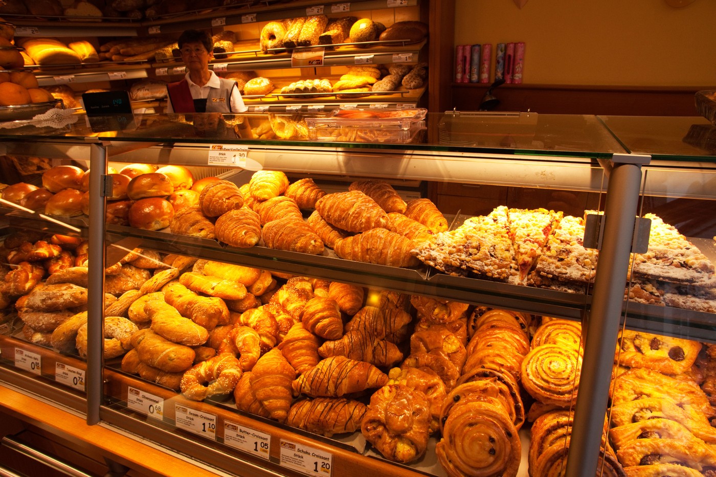 Germany, Bavaria, Munich, Viktualienmarkt, Bakery Selling Pastries,Image: 112672213, License: Rights-managed, Restrictions: , Model Release: no, Credit line: Steve Vidler / Alamy / Profimedia