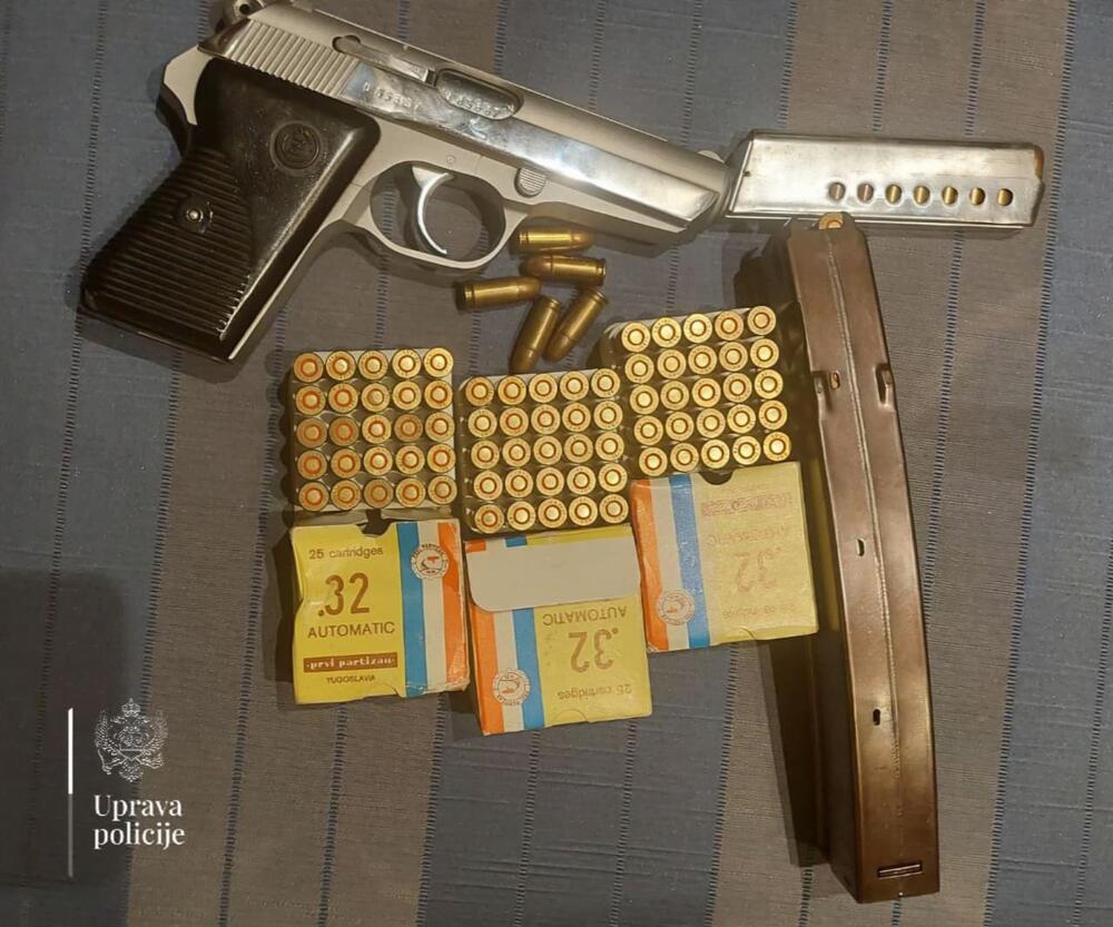 oduzeti pištolj Veselin Vesko Barović foto Uprava Policije (2).jpg