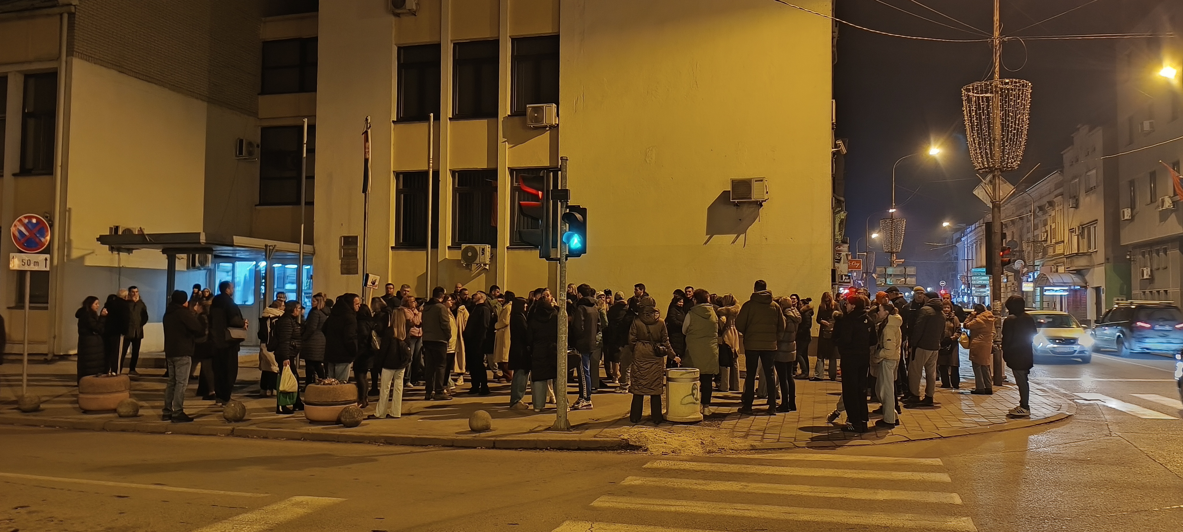 ruma protest sud zgrada suda 130226 foto djani bardoti .jpg