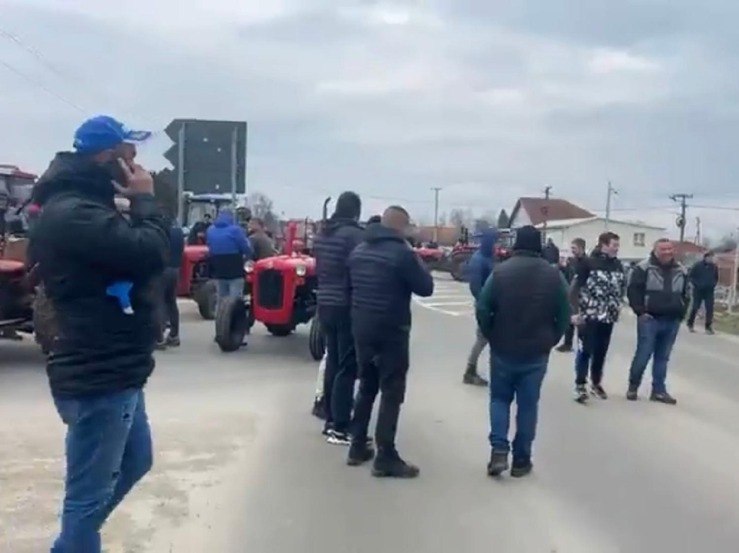 Kragujevac, protest, bolokada, poljoprivrednici, bolikran put Kragujevac Topola, selo Cerovac