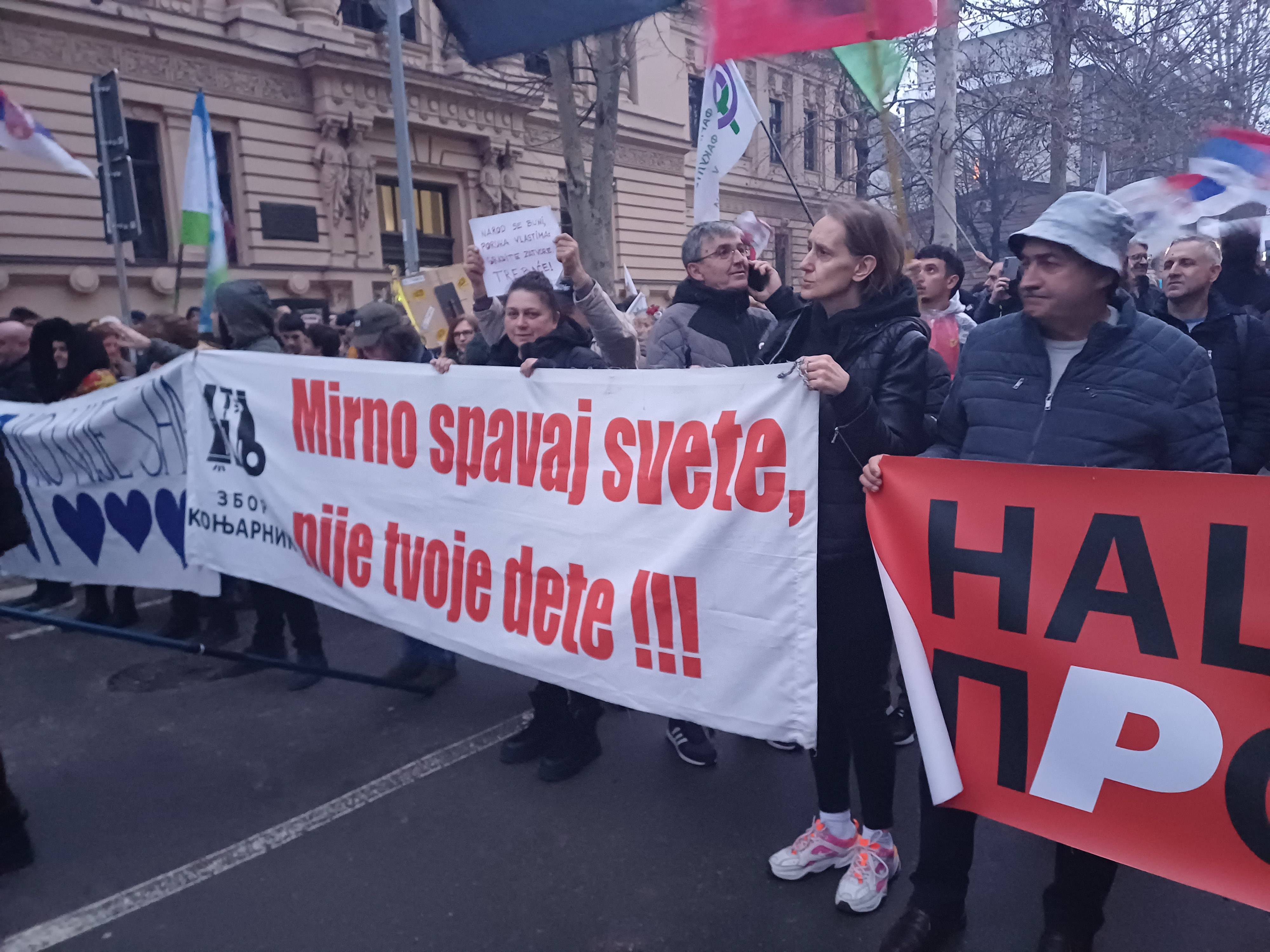 Valjevo, 14.02.2026. - Protest pod nazivom "Valjevo pamti" poceo je danas nesto pre 17 casova ispred Valjevske gimnazije, povodom incidenata sa policijom u tom gradu na demonstracijama koje su odrzane letos.(BRTAPHOTO/Sara Nikolic)