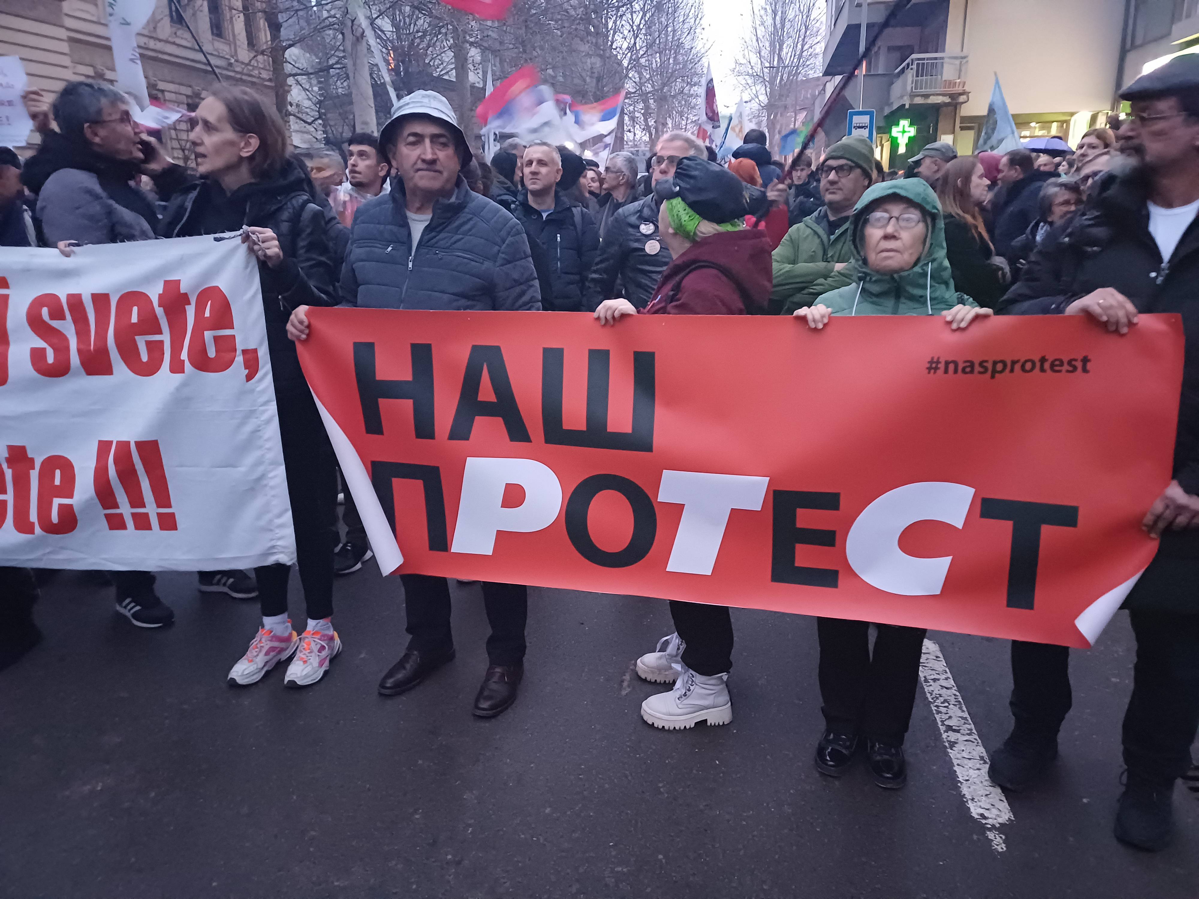 Valjevo, 14.02.2026. - Protest pod nazivom "Valjevo pamti" poceo je danas nesto pre 17 casova ispred Valjevske gimnazije, povodom incidenata sa policijom u tom gradu na demonstracijama koje su odrzane letos.(BRTAPHOTO/Sara Nikolic)