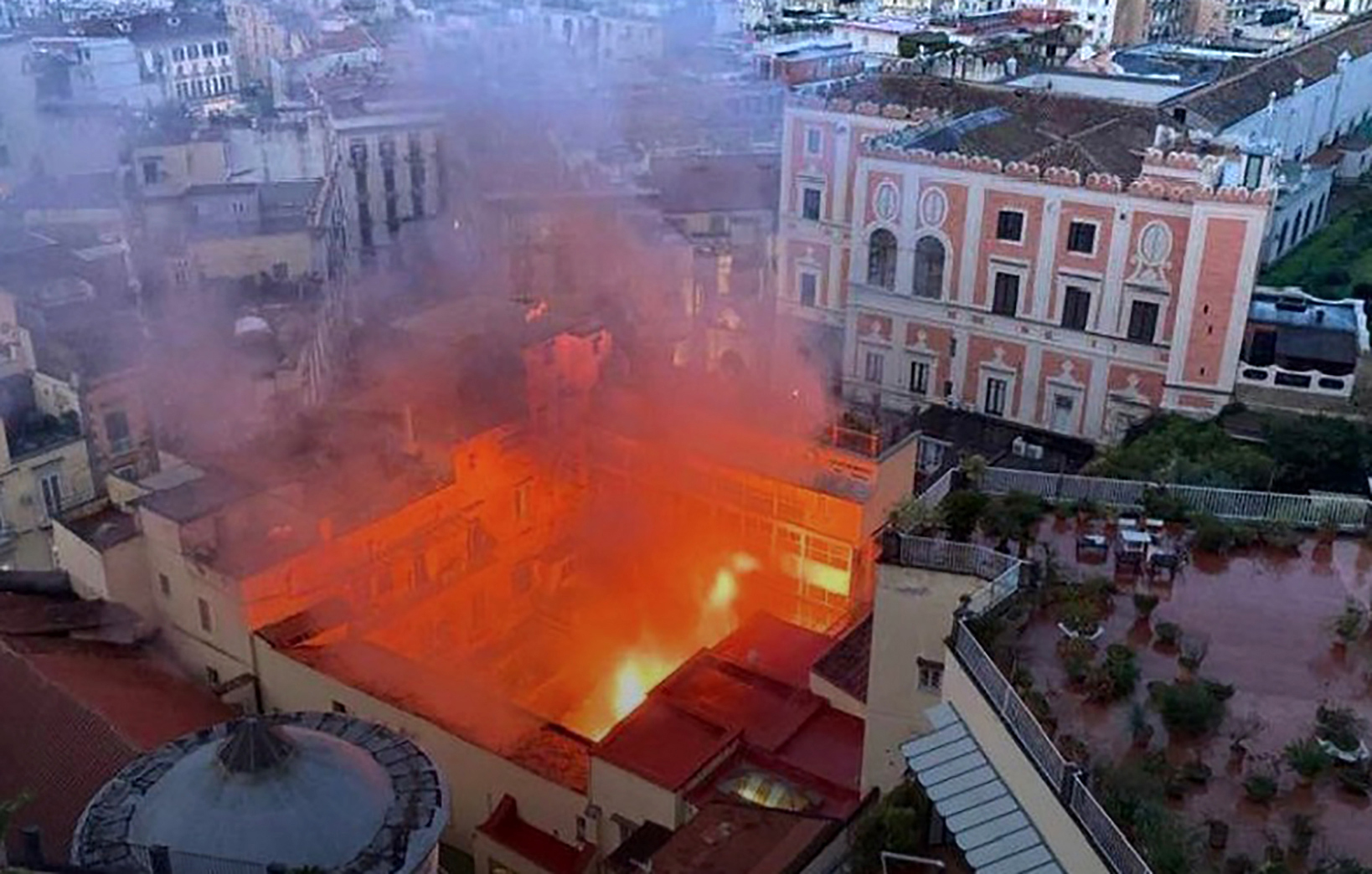 Italija Napulj pozorište Sannazaro požar profimedia-1075842270.jpg