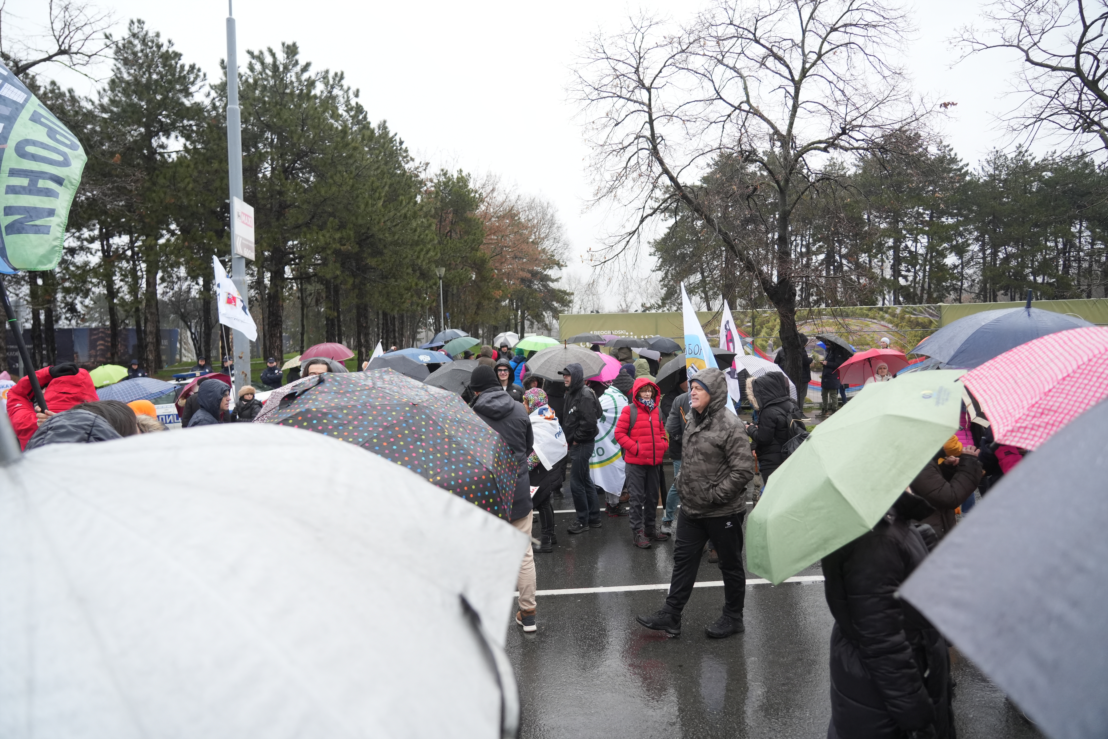Protest park Ušće akvarijum ograda policija 17022026_0013.JPG