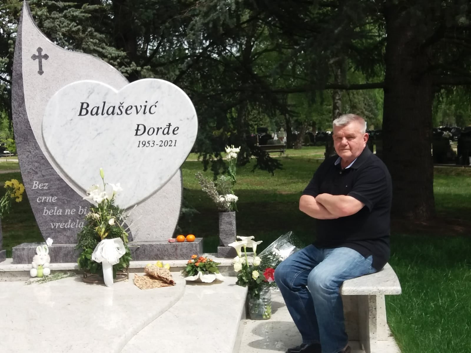 Ivan Mrđen kolumna 0219 Na grobu Đoletovom Đorđe Balašević 2.jpg