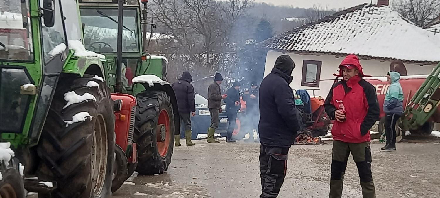 Blokada traktori poljoprivrednici +IMG_5184_b.jpg