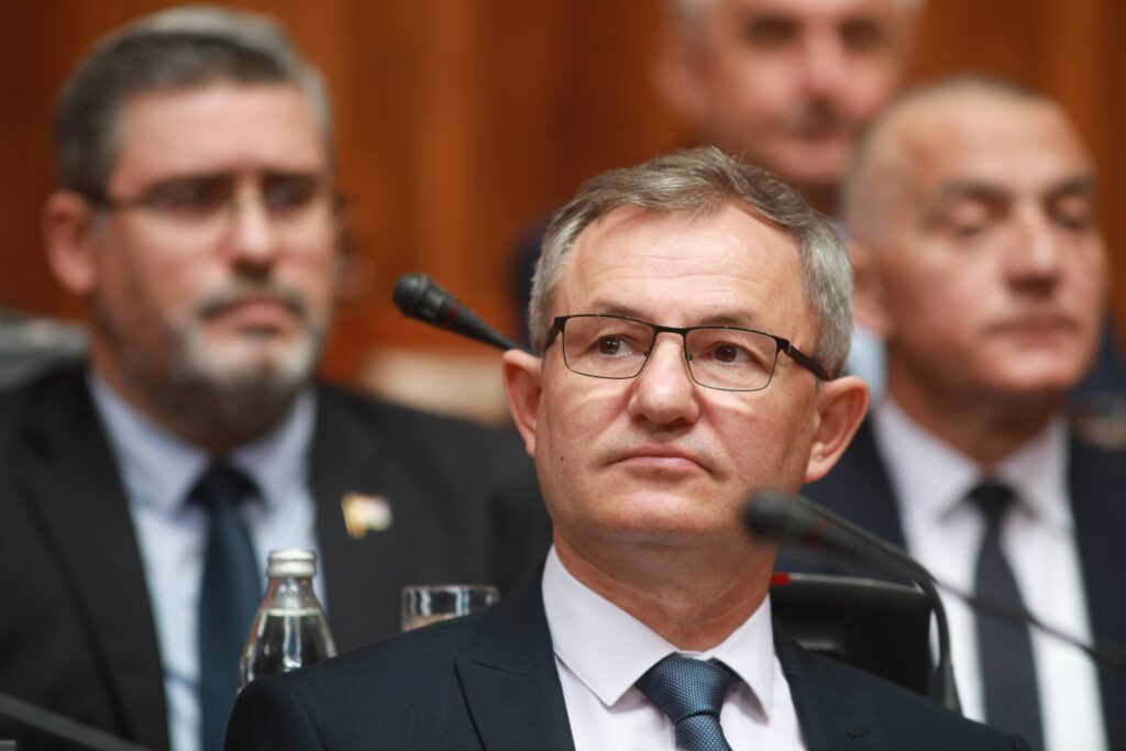 Beograd, 16.04.2025. - Posebna sednica Skupstine Srbije na cijem je dnevnom redu izbor vlade nastavljena je danas u Domu Narodne skupstine. Na fotografiji za ministar poljoprivrede, sumarstva i vodoprivrede Dragan Glamocic. (BETAPHOTO/MILOS MISKOV)